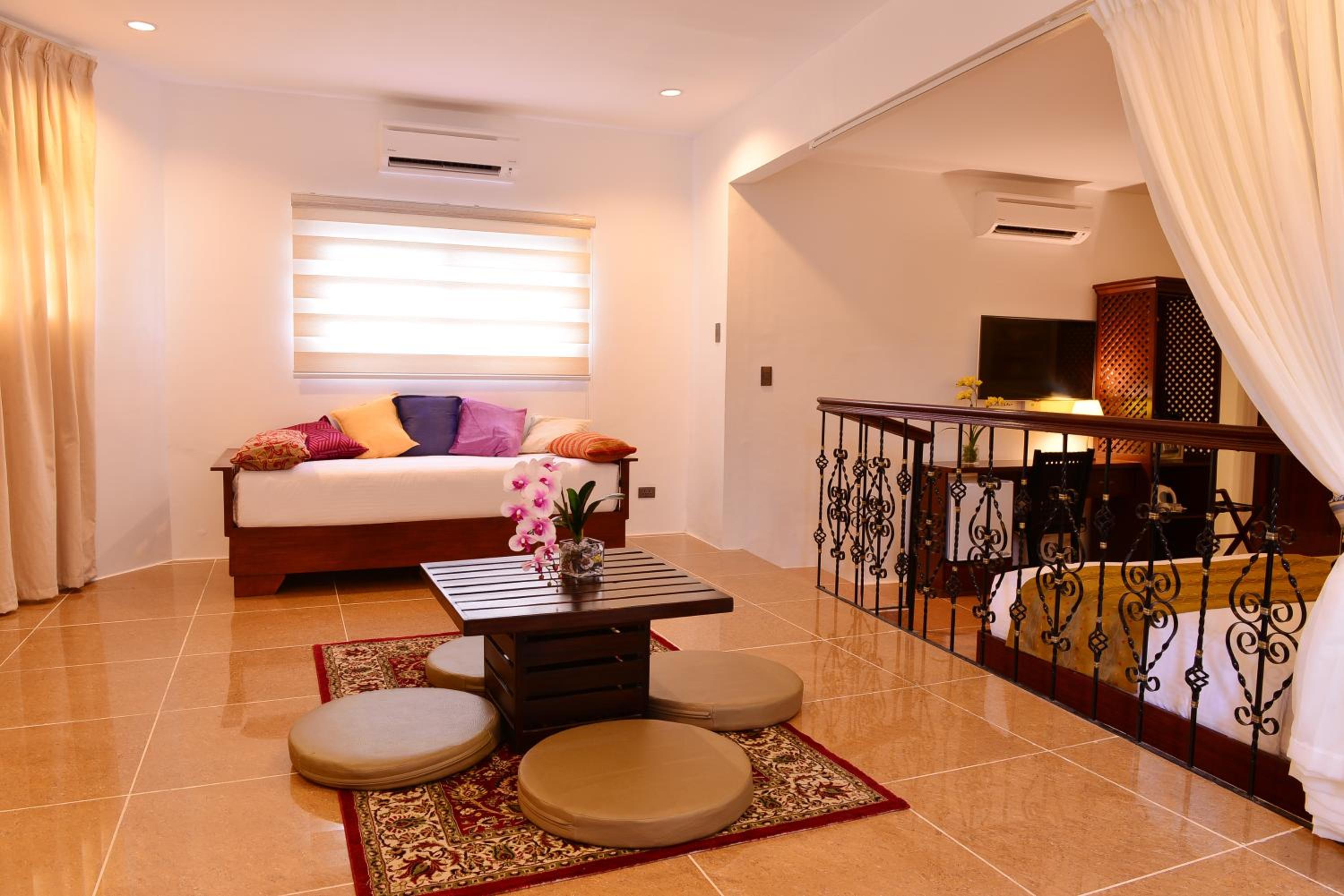 Premier Suite - Photo 2
