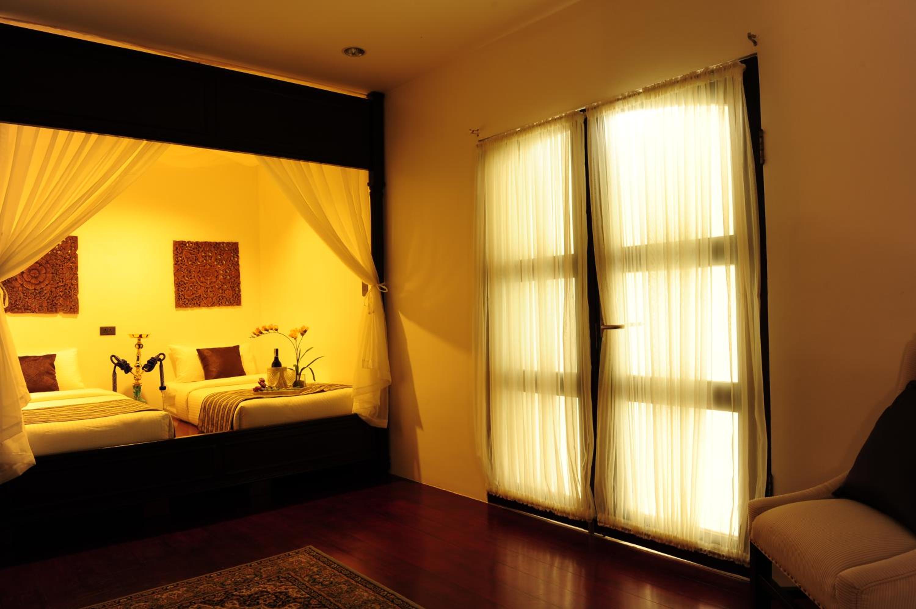 Executive Suite - Photo 5