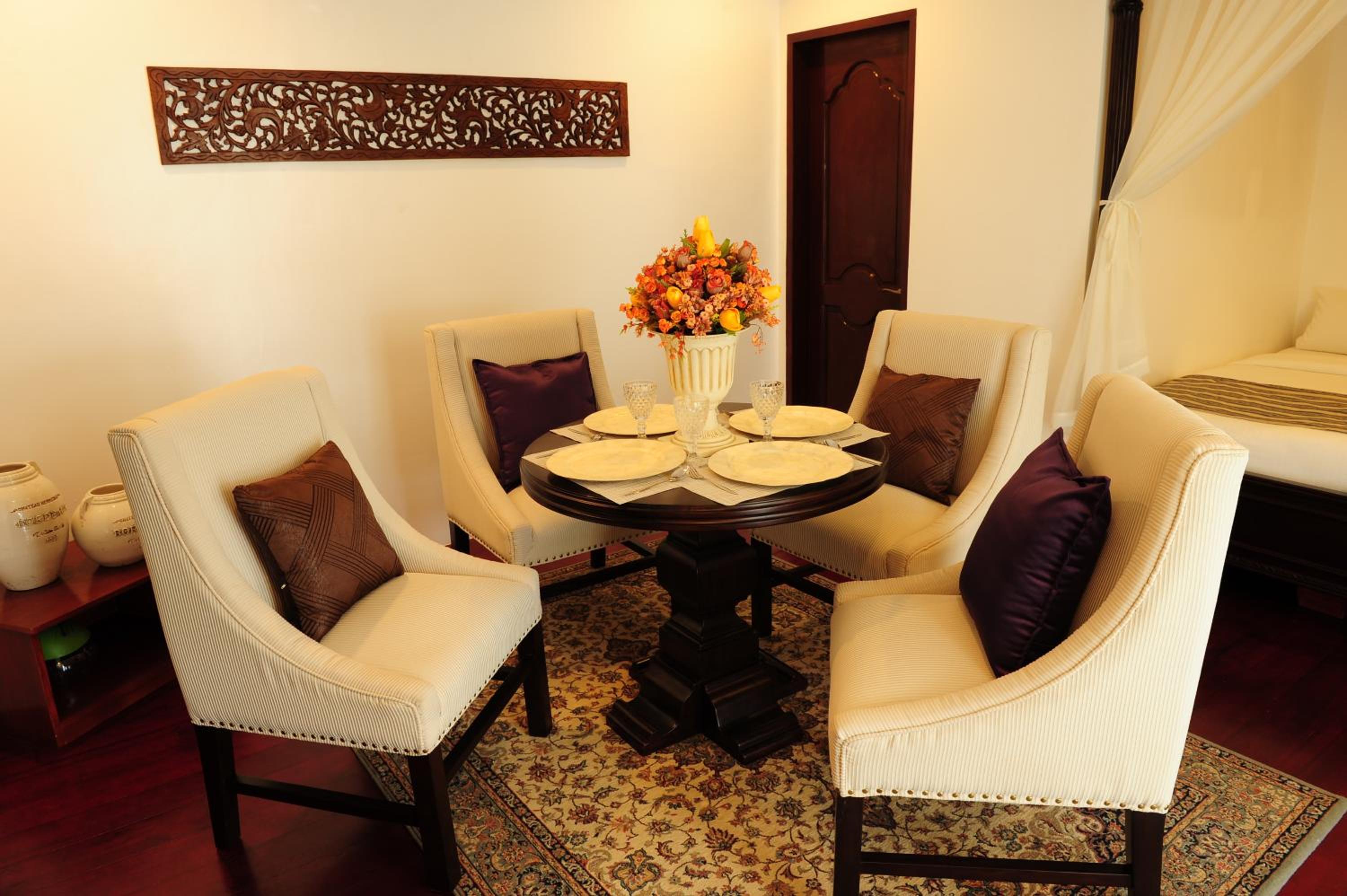 Executive Suite - Photo 3