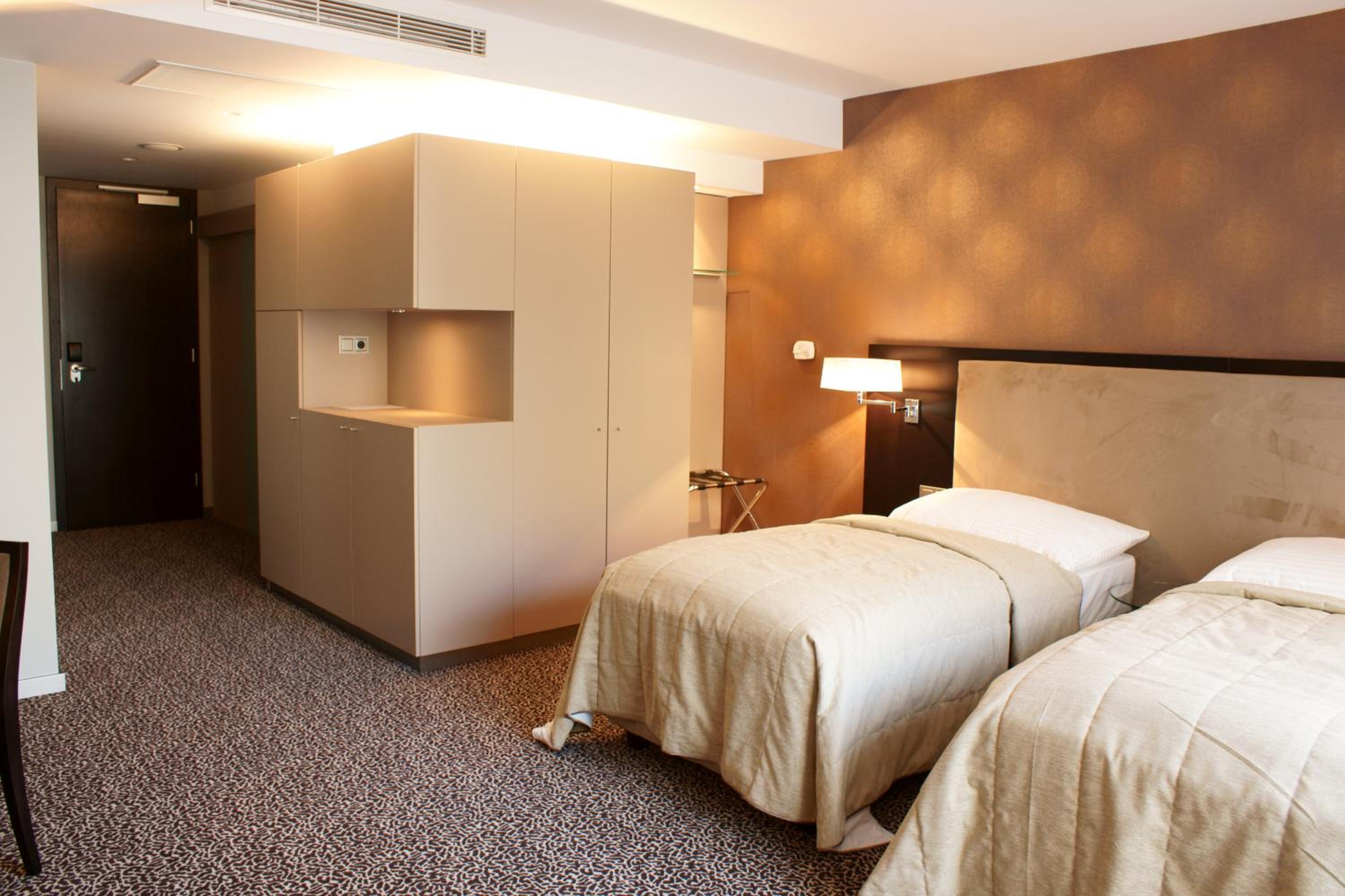 Twin Room - Photo 1