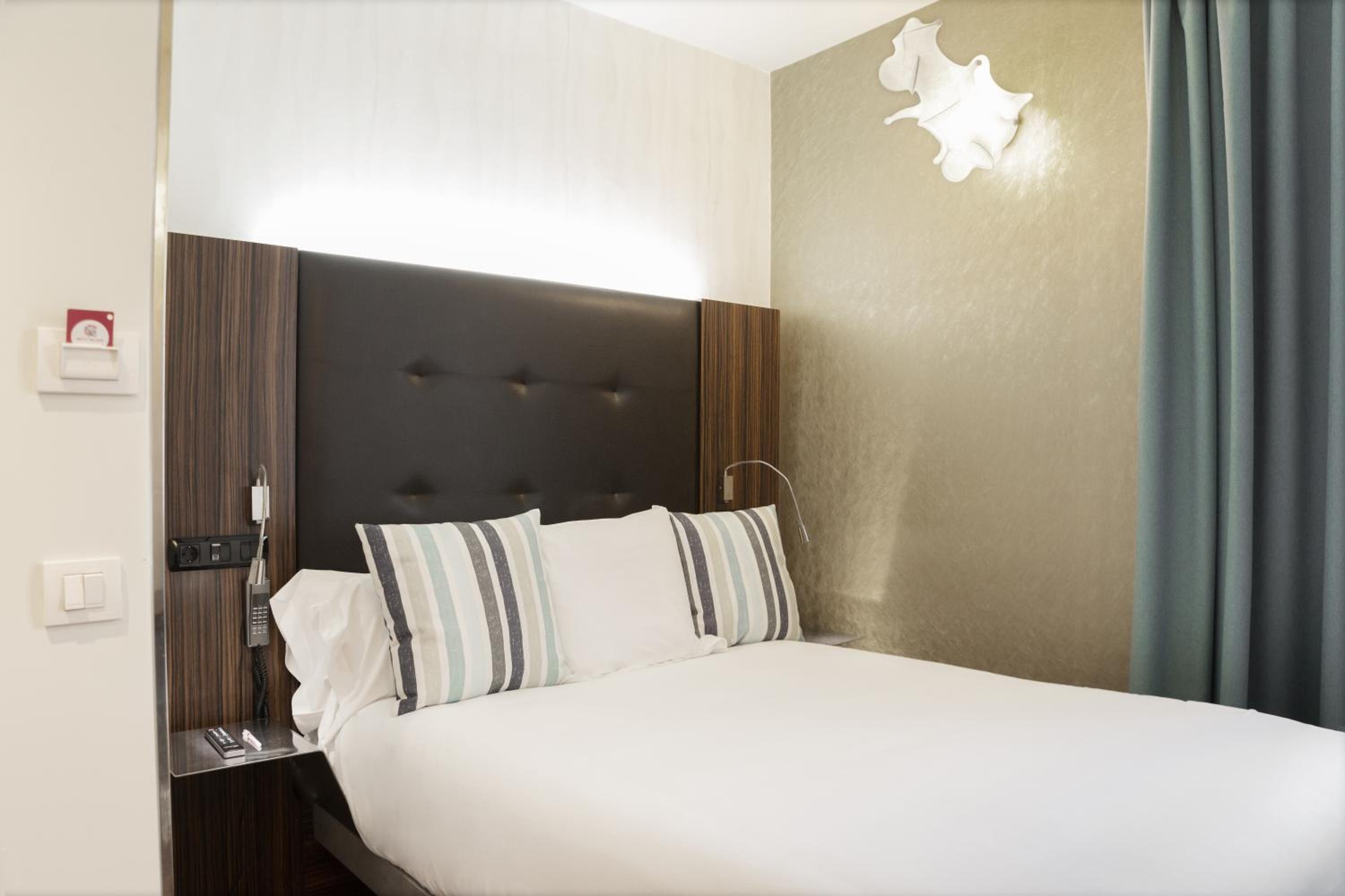 Double Room - Photo 3