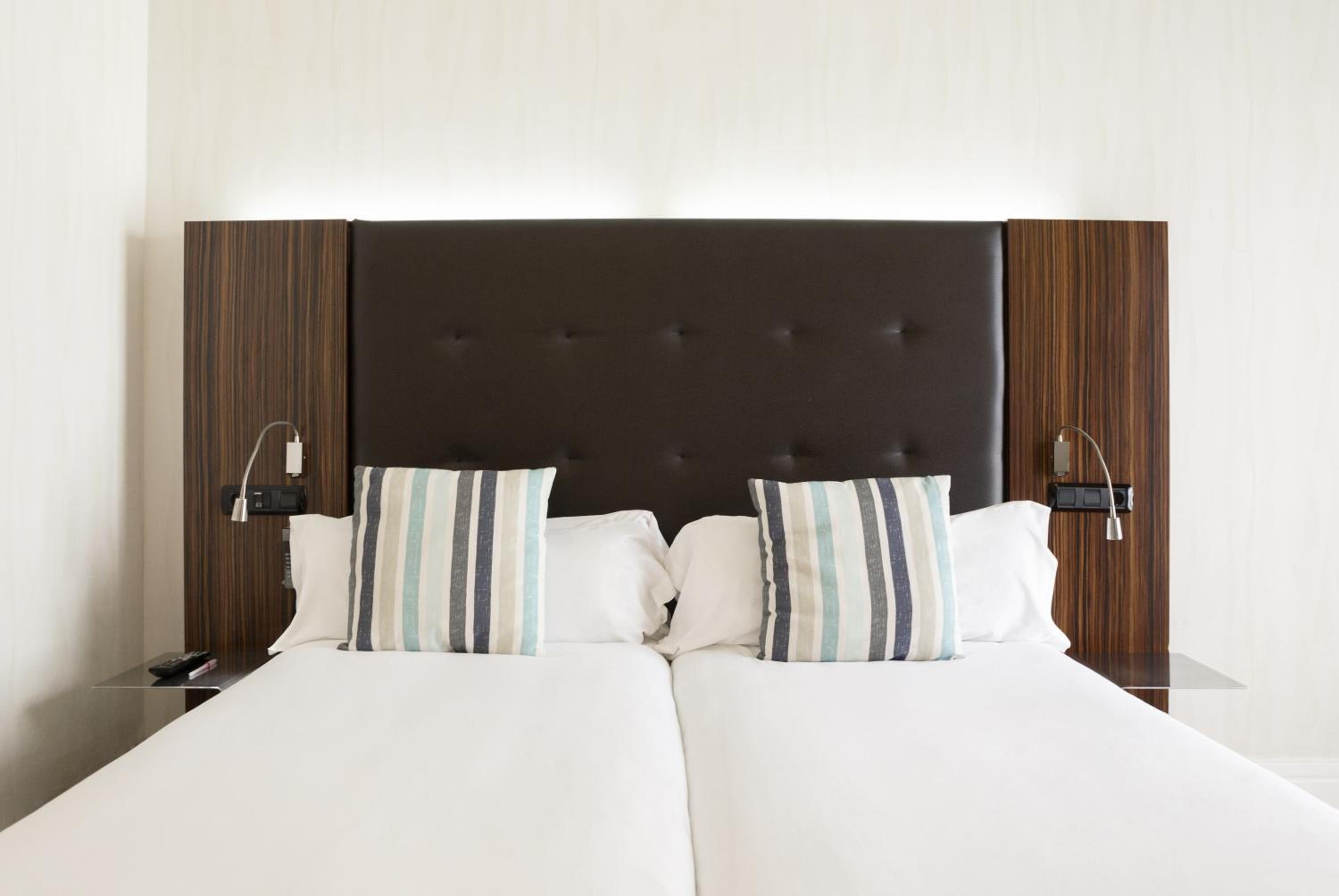 Double Room with Terrace and Sea View   - Photo 4