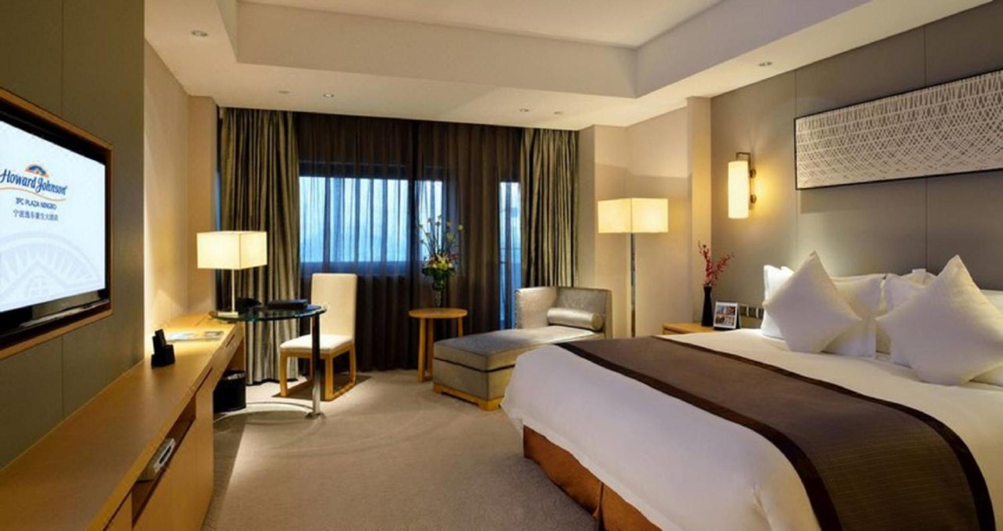 Deluxe King Room photo 2