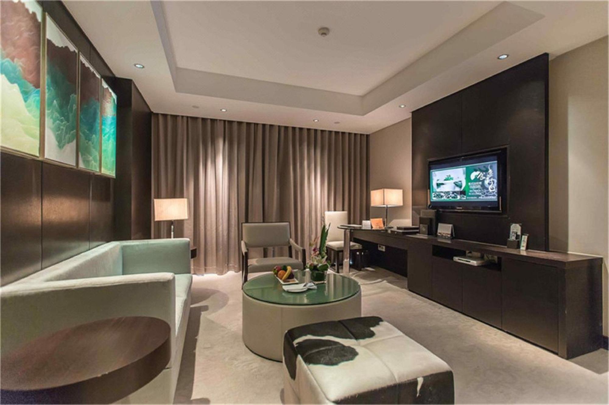 Deluxe King Room photo 1