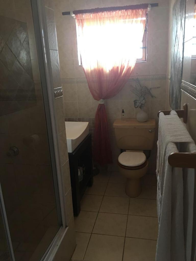 Double Room with Pool View - Photo 2