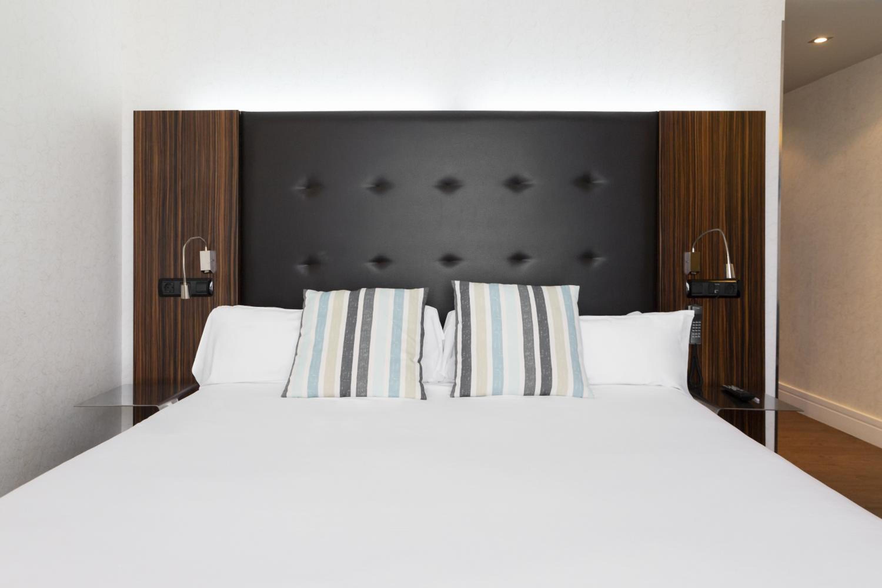 Superior Room with Balcony - Photo 1
