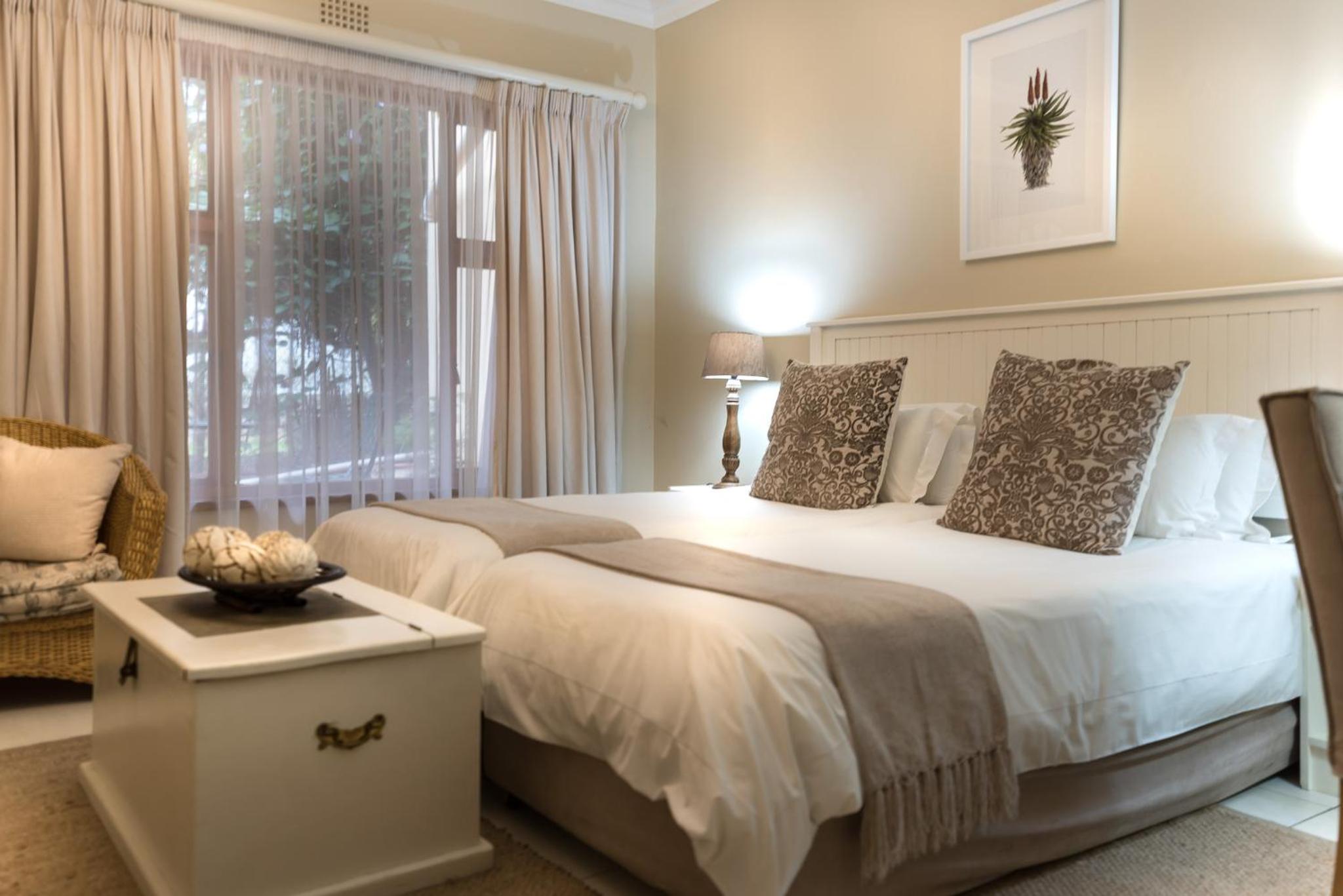 Standard Double or Twin Room - Photo 7