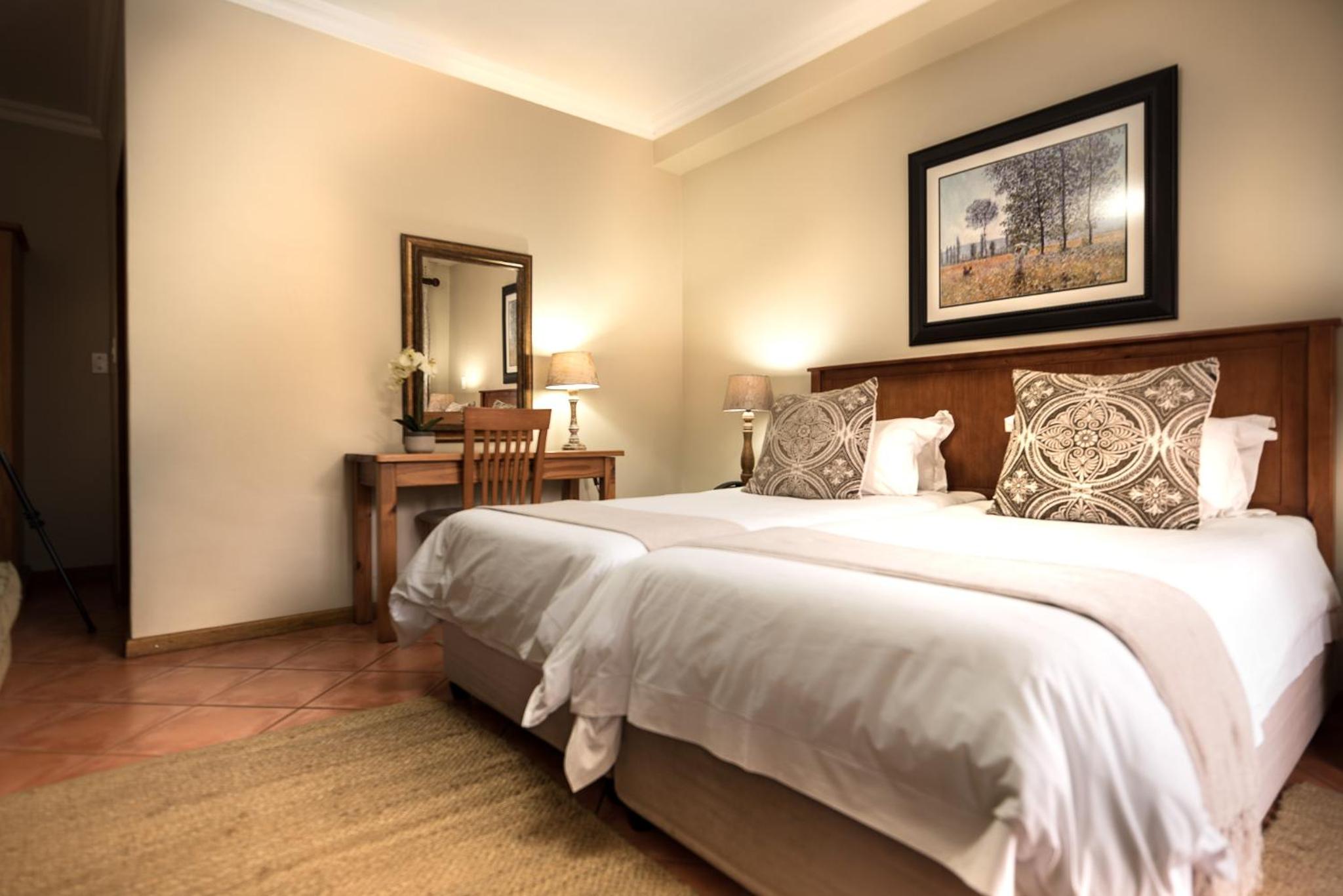 Standard Double or Twin Room - Photo 10