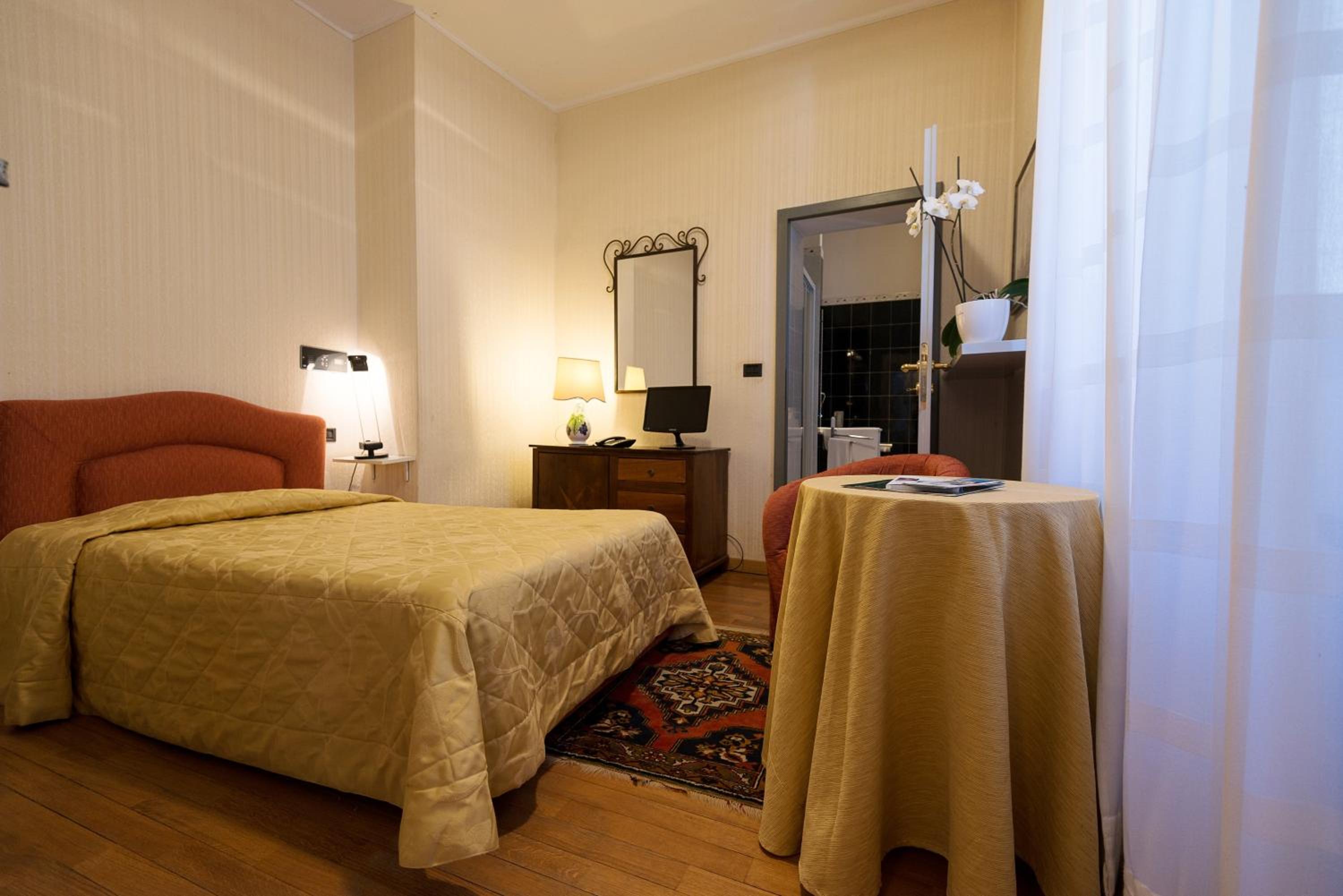 Single Room photo 2