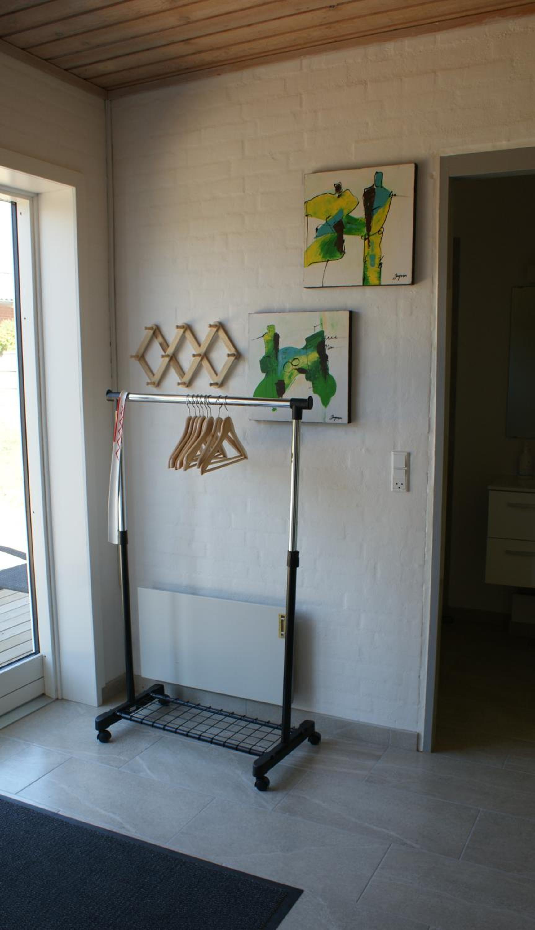 Two-Bedroom House - Photo 17