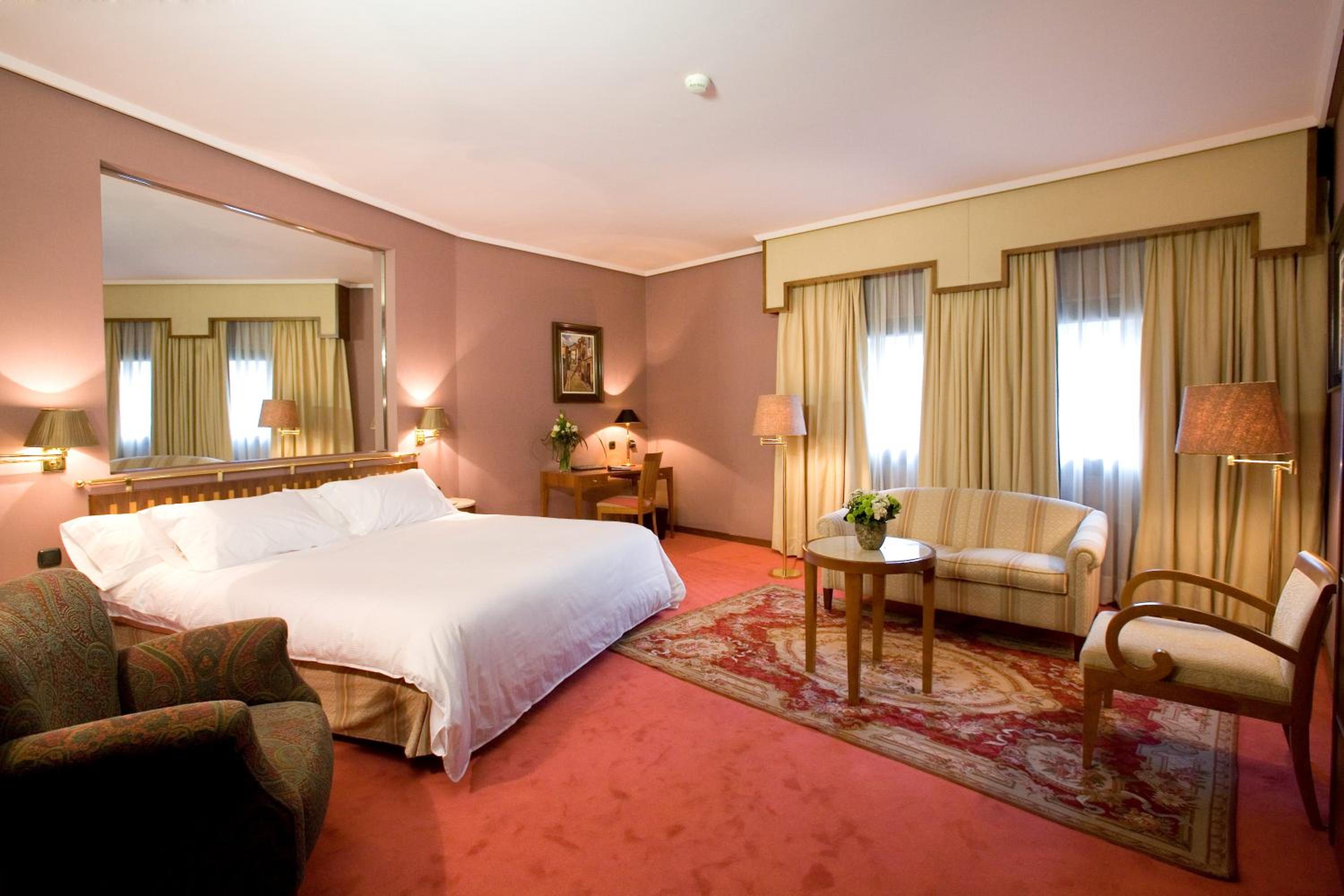 Suite - Photo 2