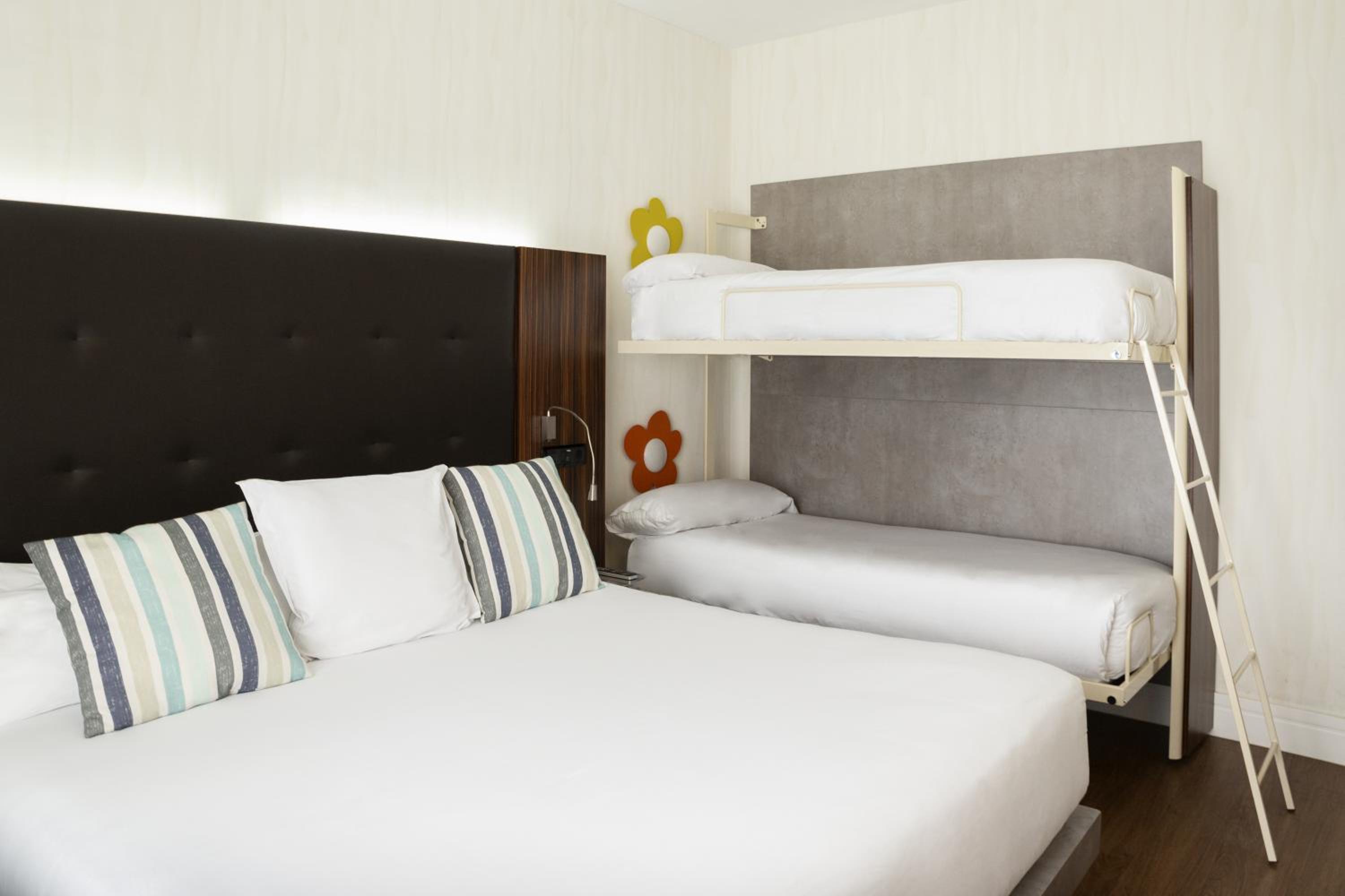Quadruple Room with Sea View  - Photo 9