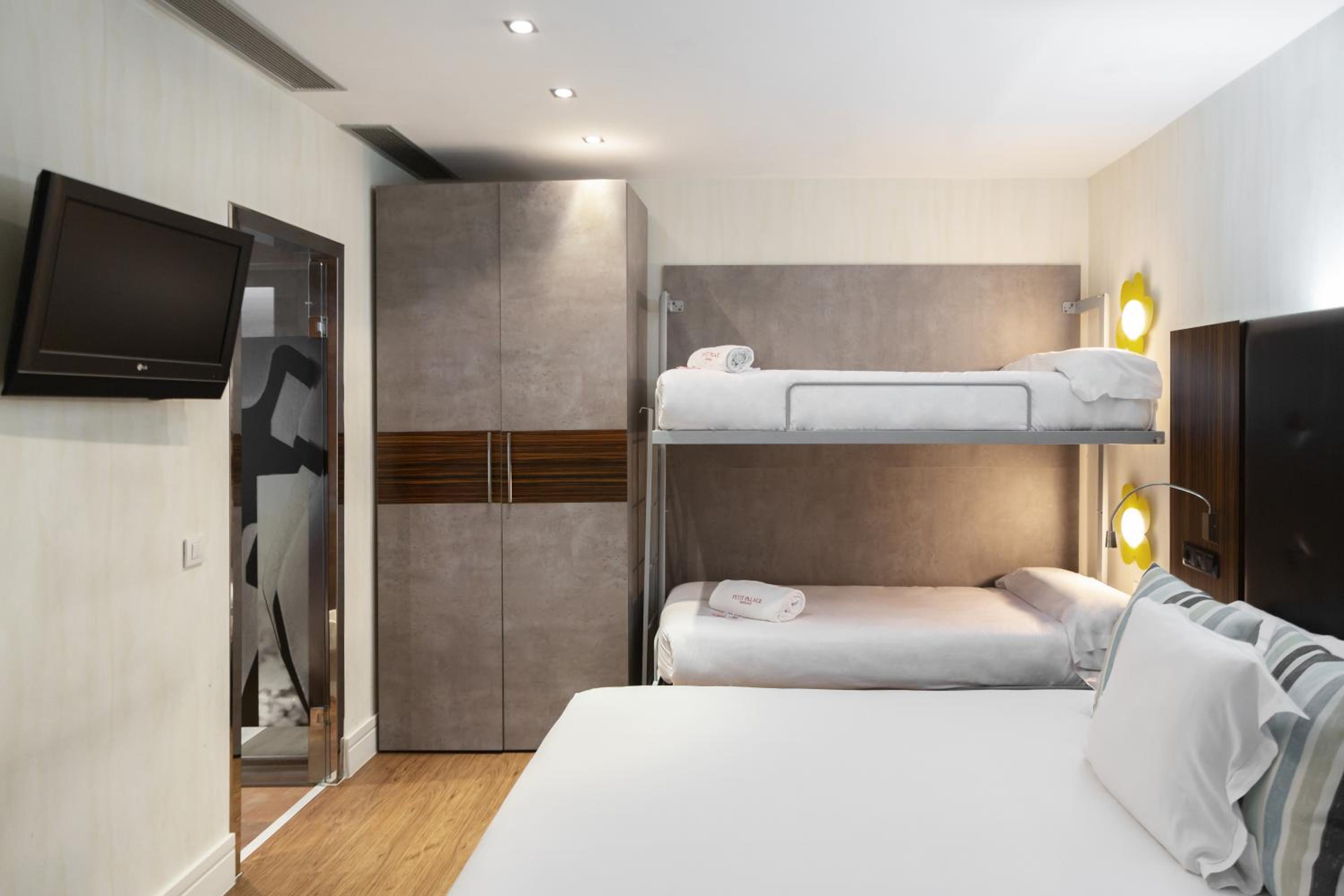 Quadruple Room Interior ( 4 Adults )   - Photo 1