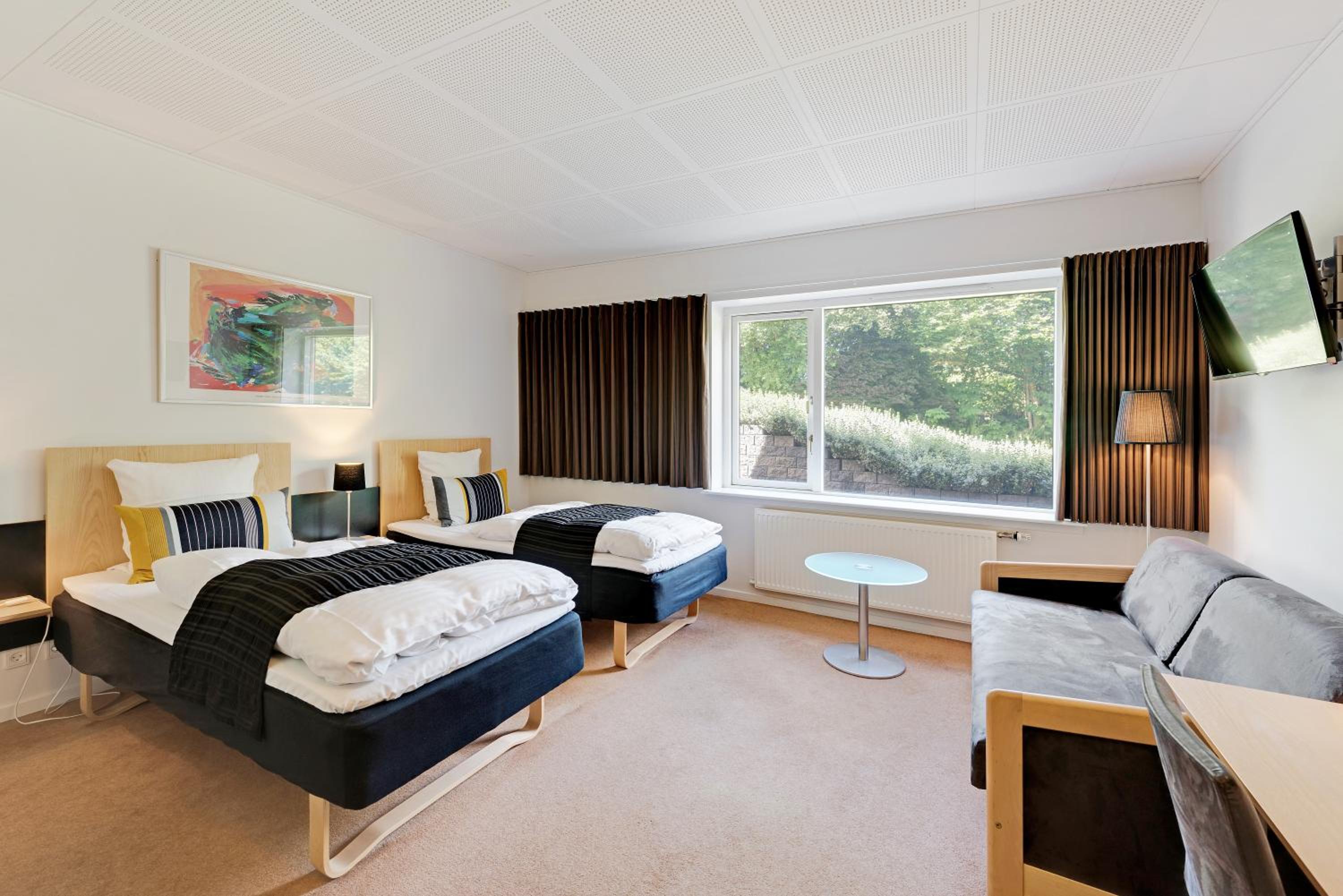 Business Twin Room photo 2