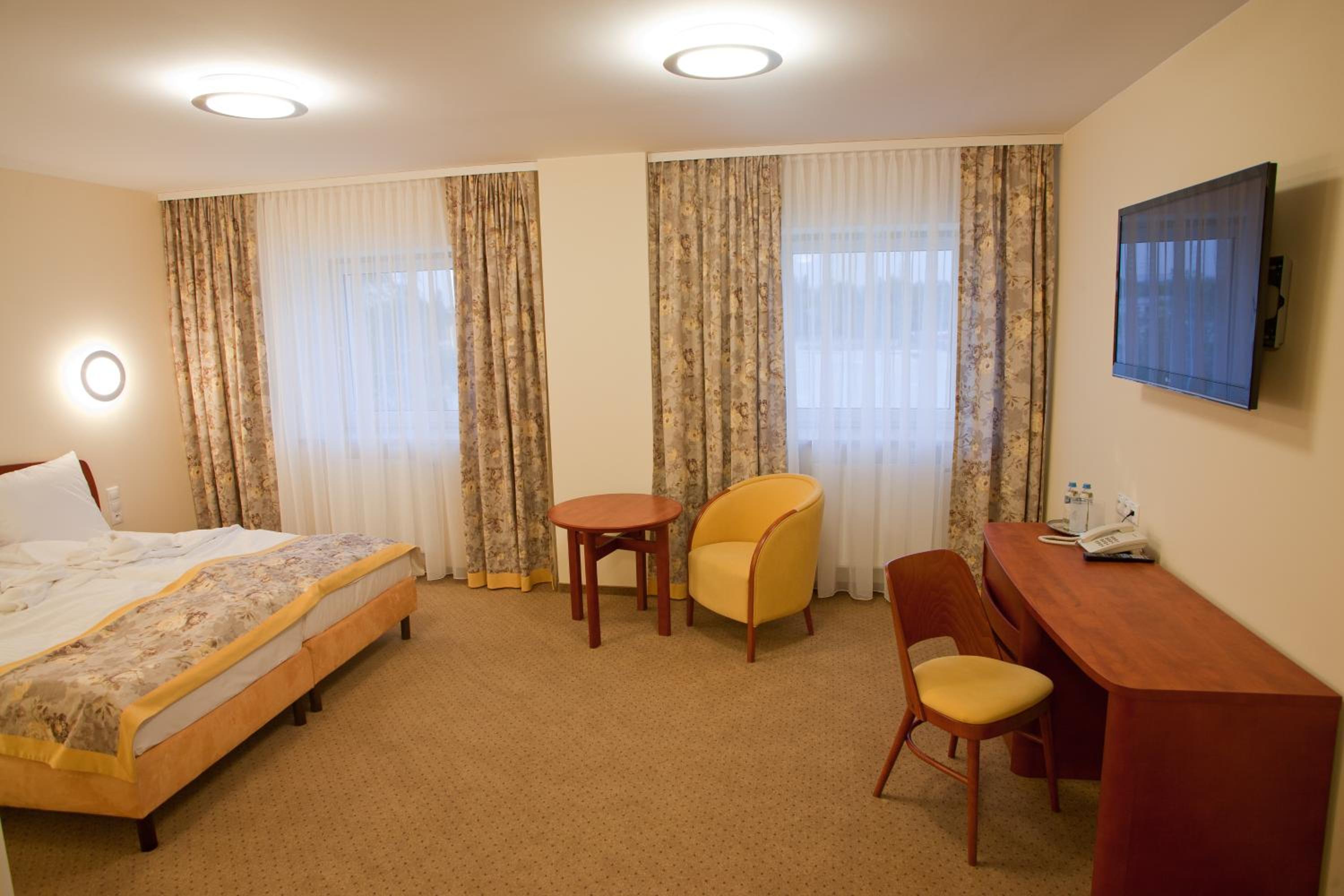 Double Room - Photo 6