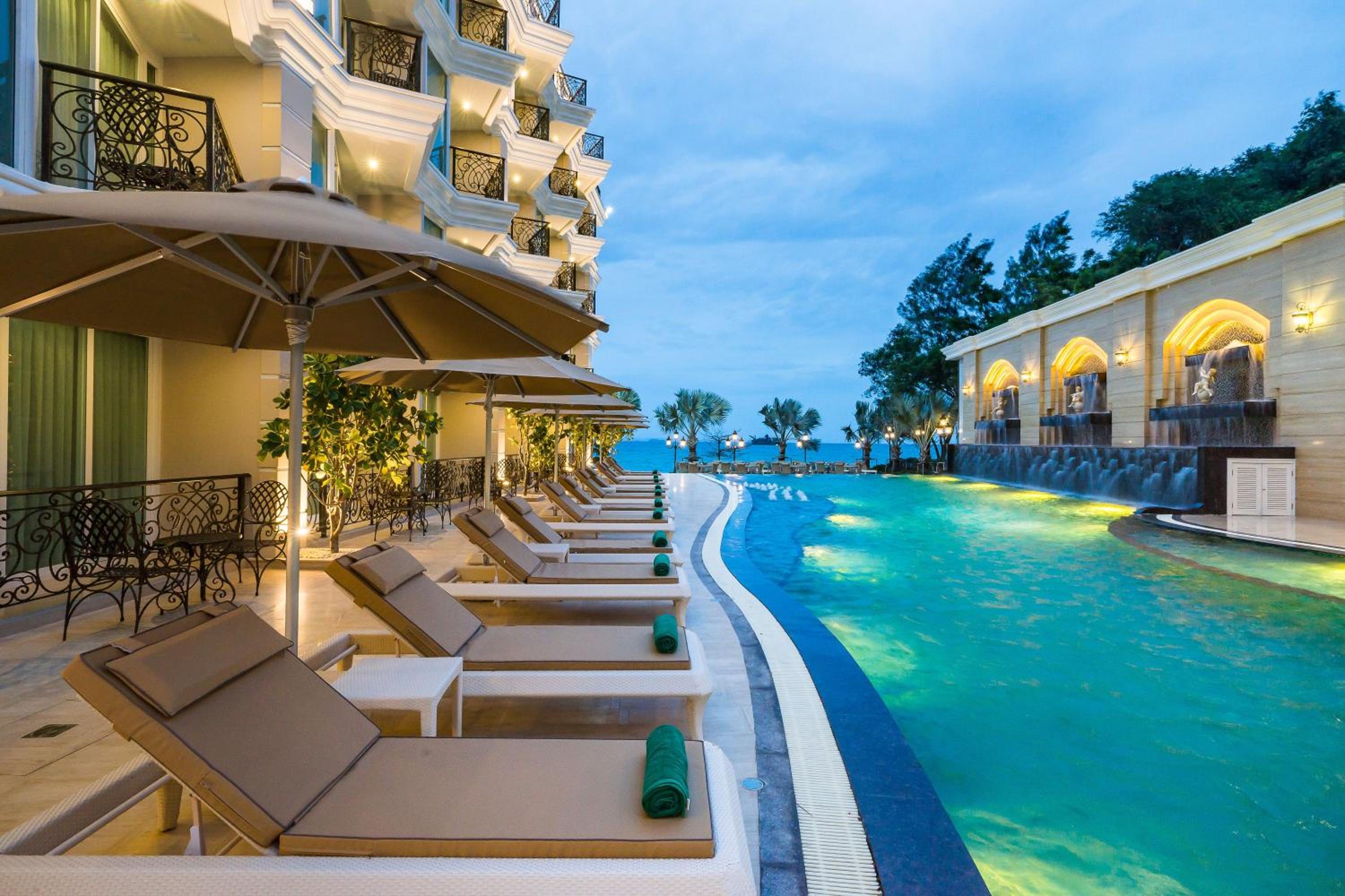 Deluxe Pool Access - Photo 25