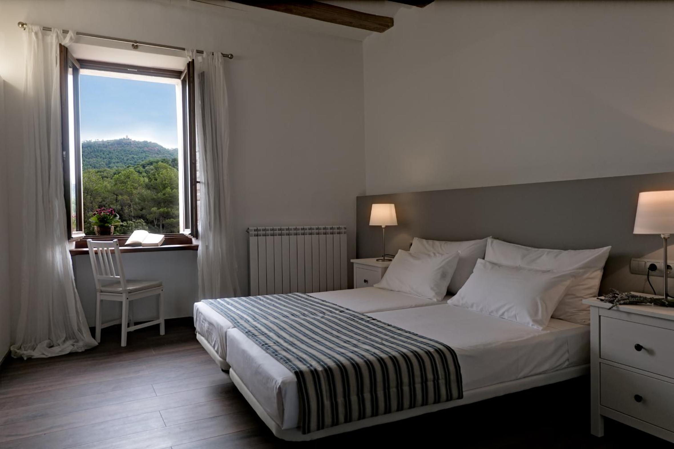 Twin Room with Private Bathroom - Photo 5