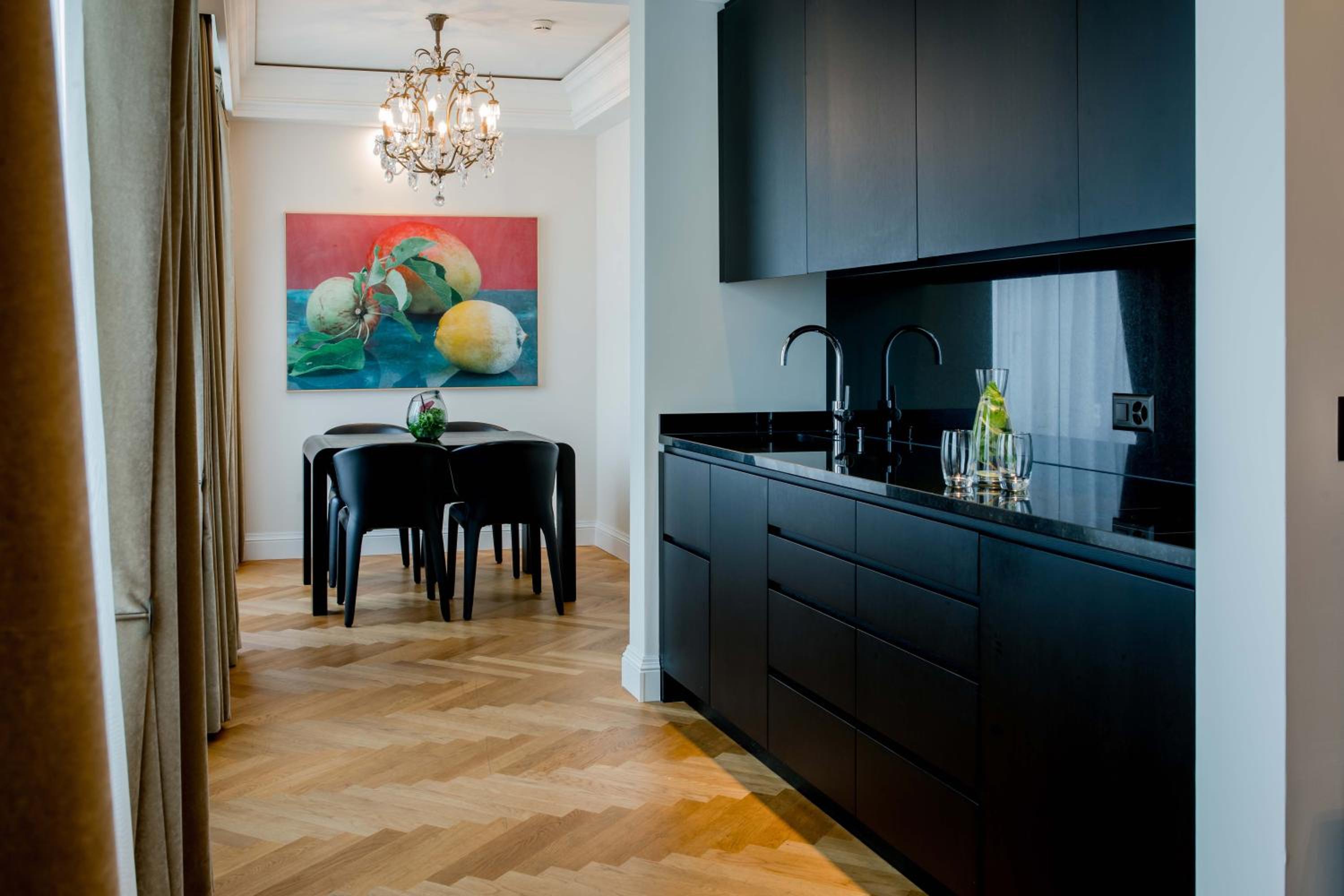 Luxury Living Studio with Kitchenette - Photo 4