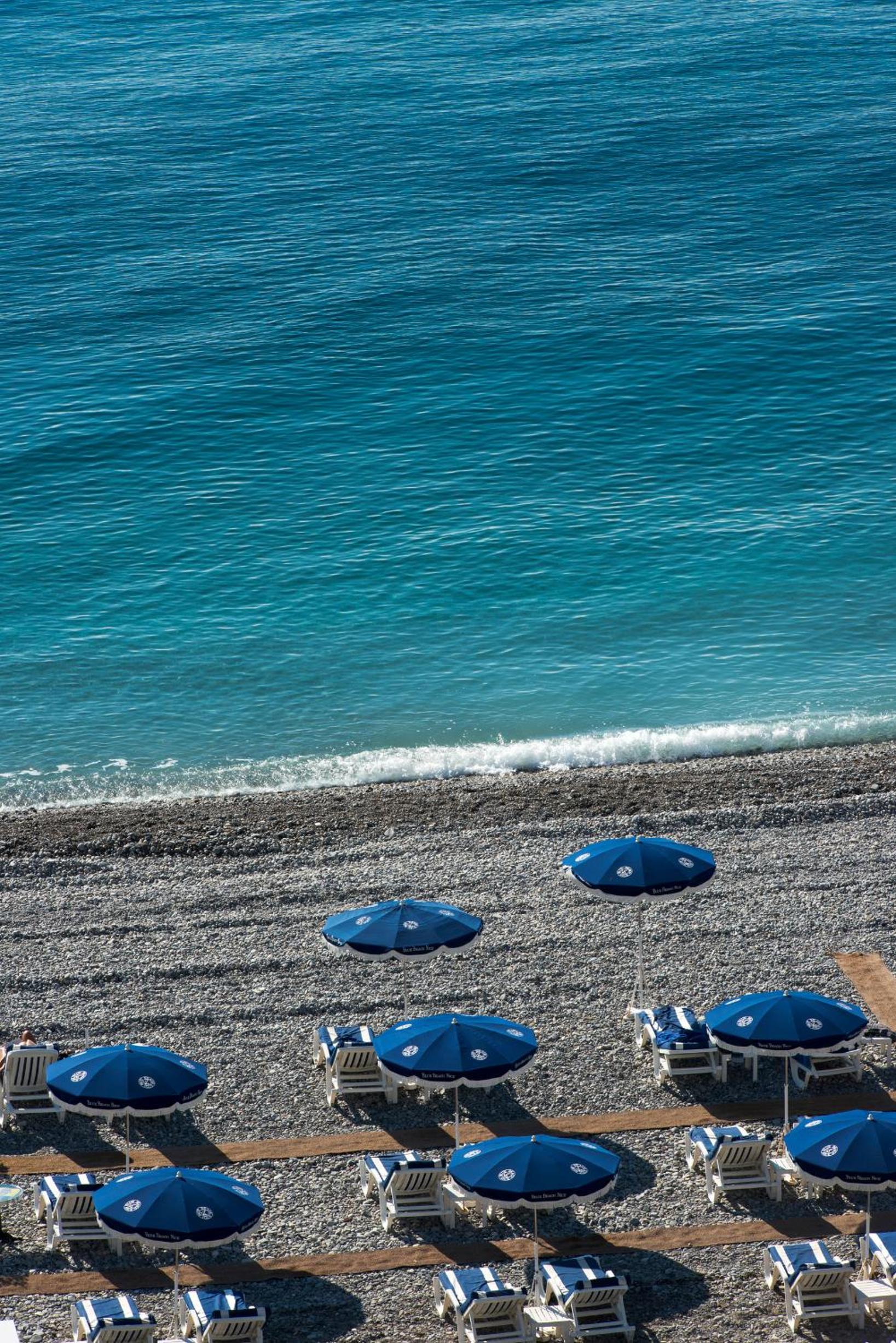 Junior Suite with Sea View and Beach Package thumbnail 6