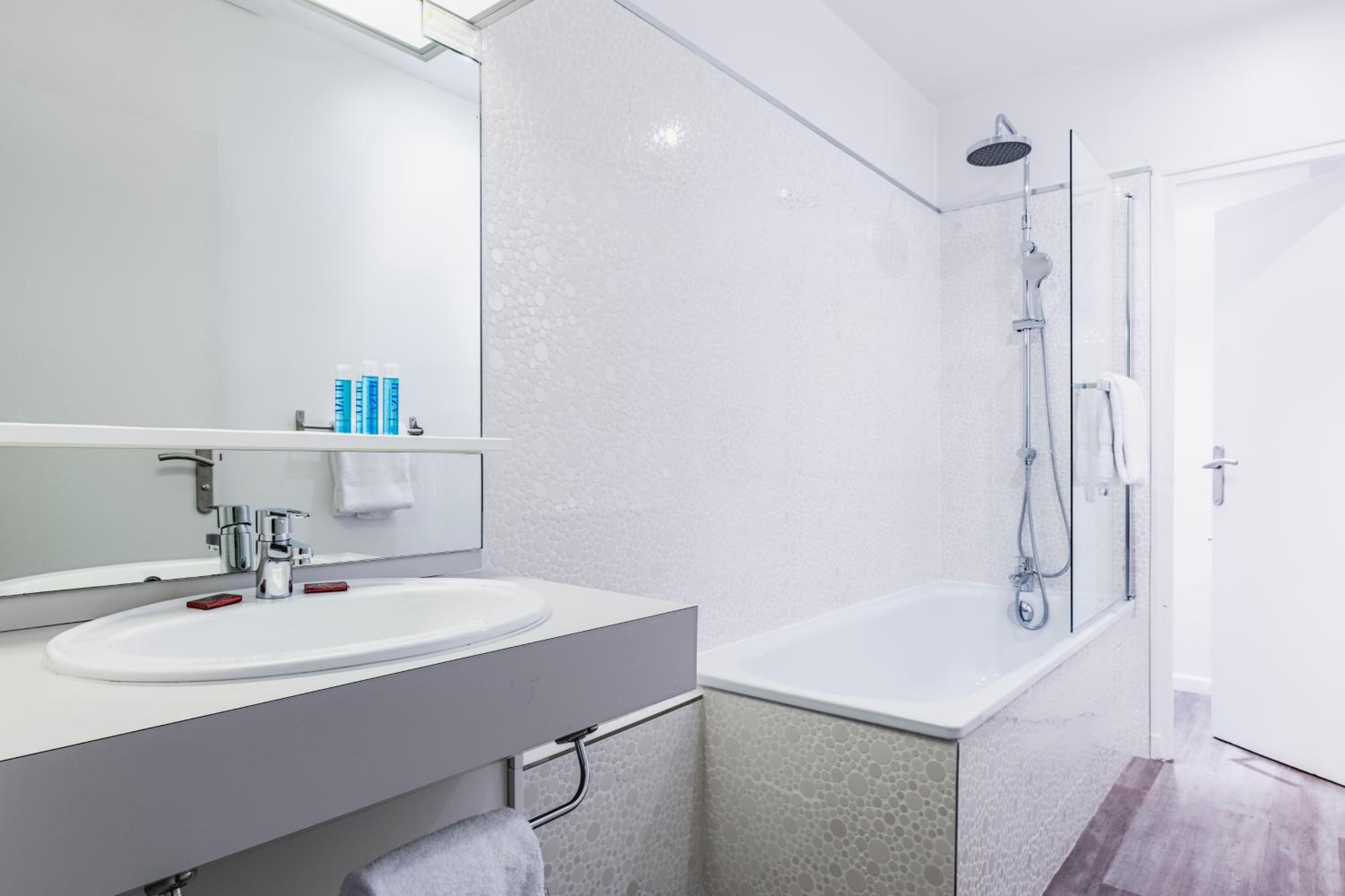 Standard Double Room - Photo 2