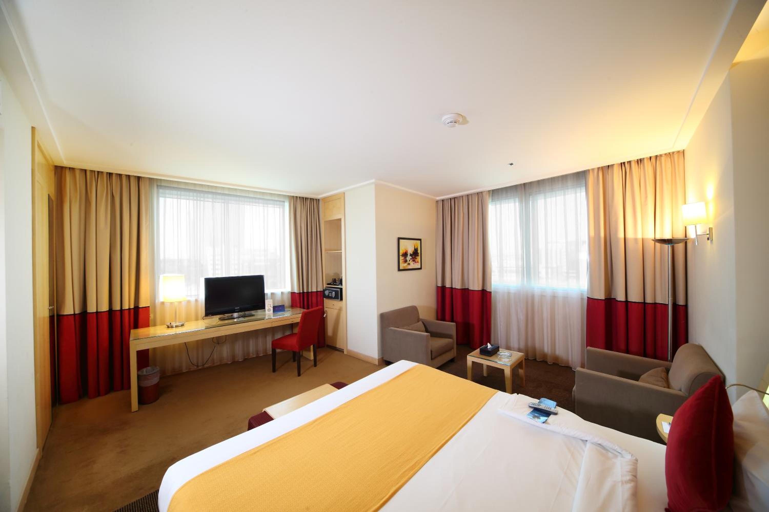 Deluxe Queen Room
