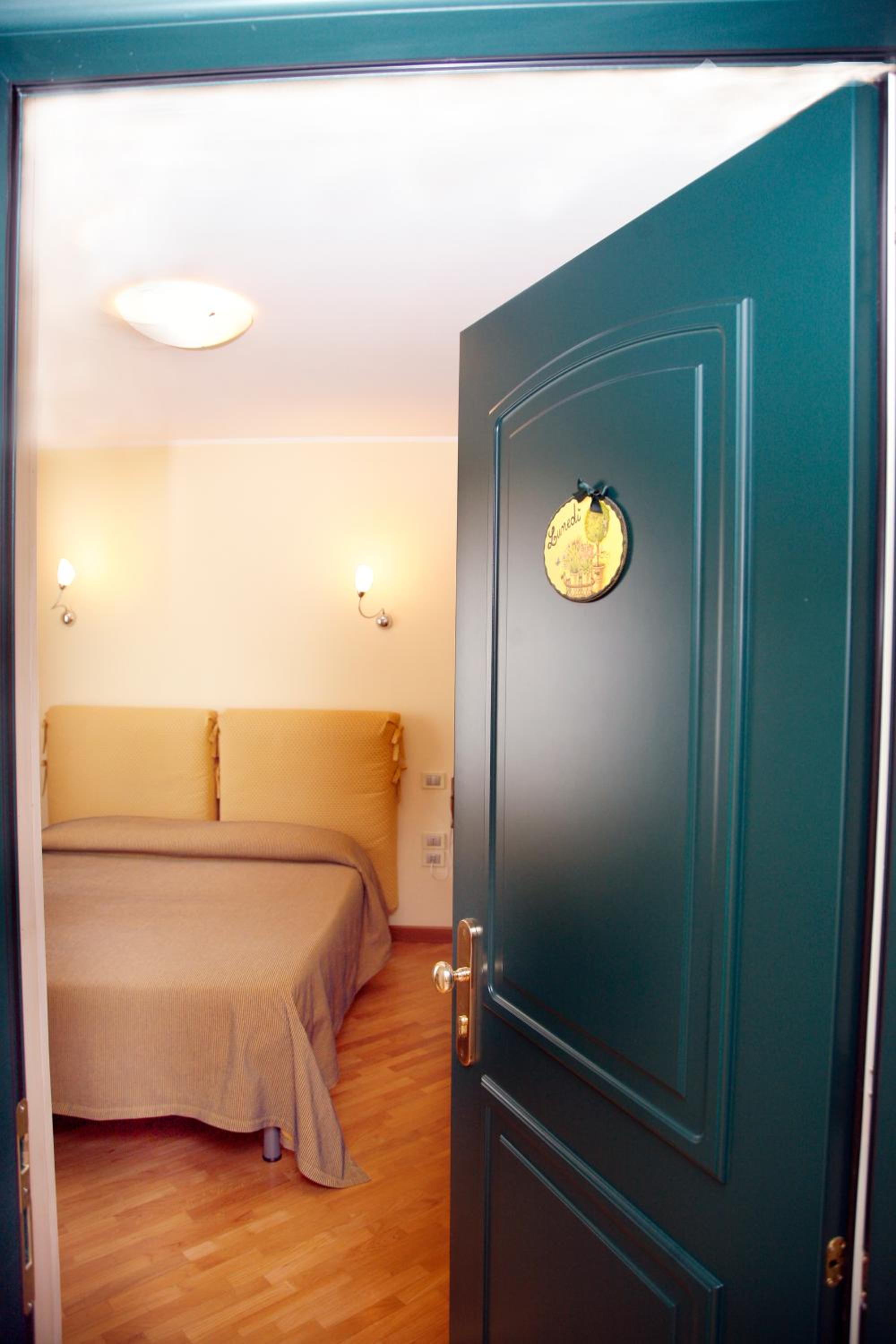 Double Room with Extra Bed photo 2