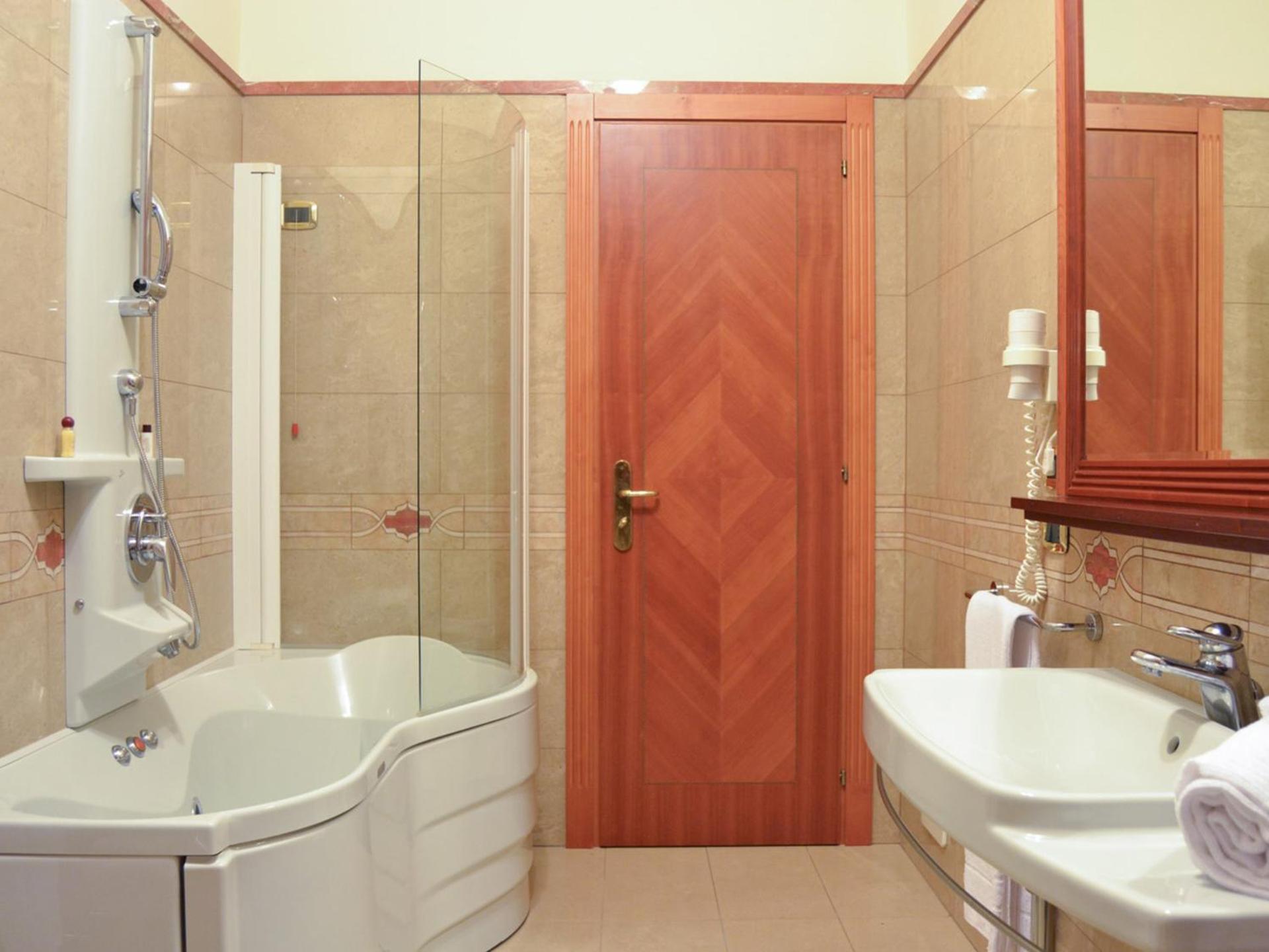 Junior Suite with Hot Tub - Photo 6