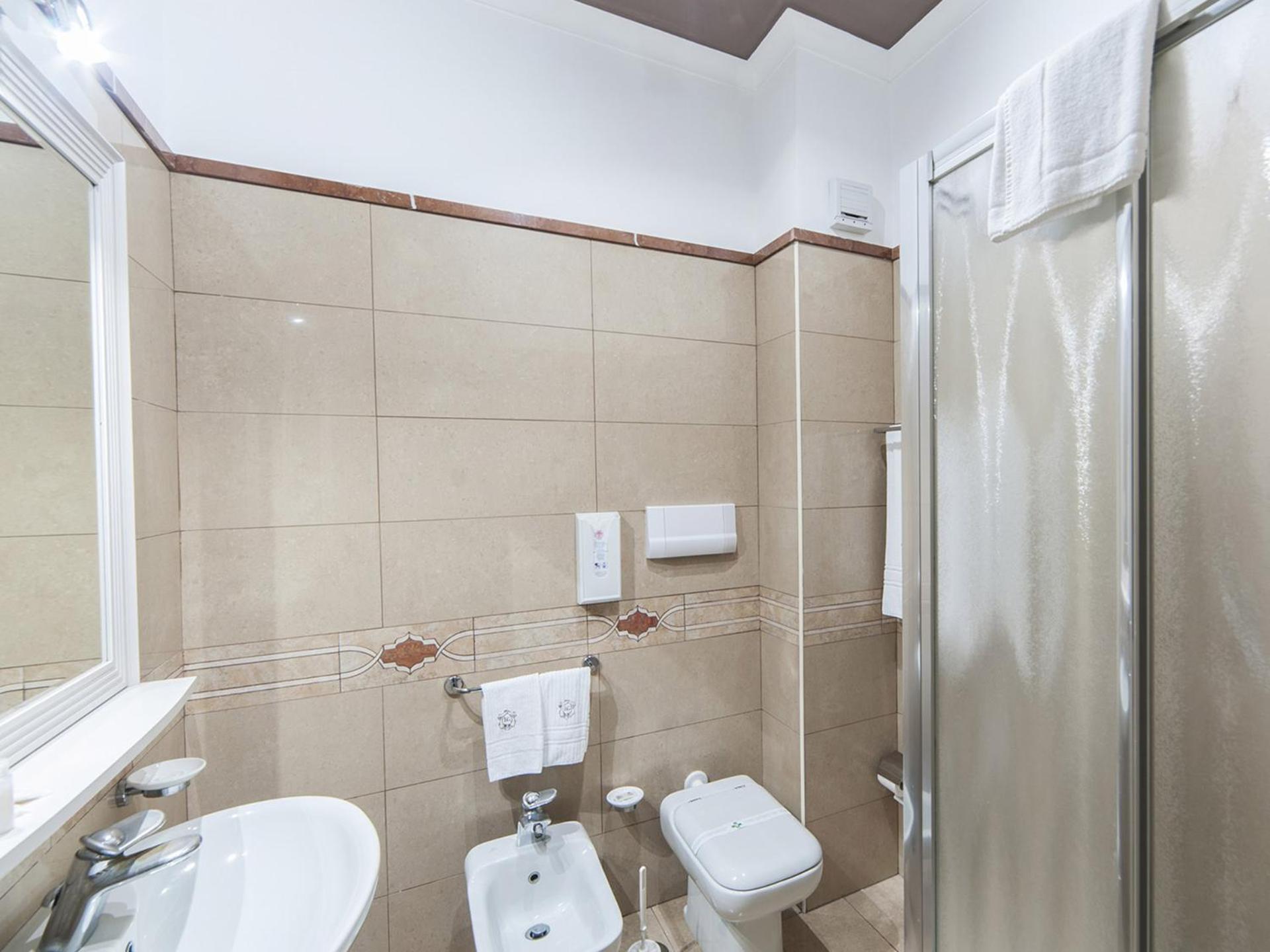 Triple Room - Photo 14