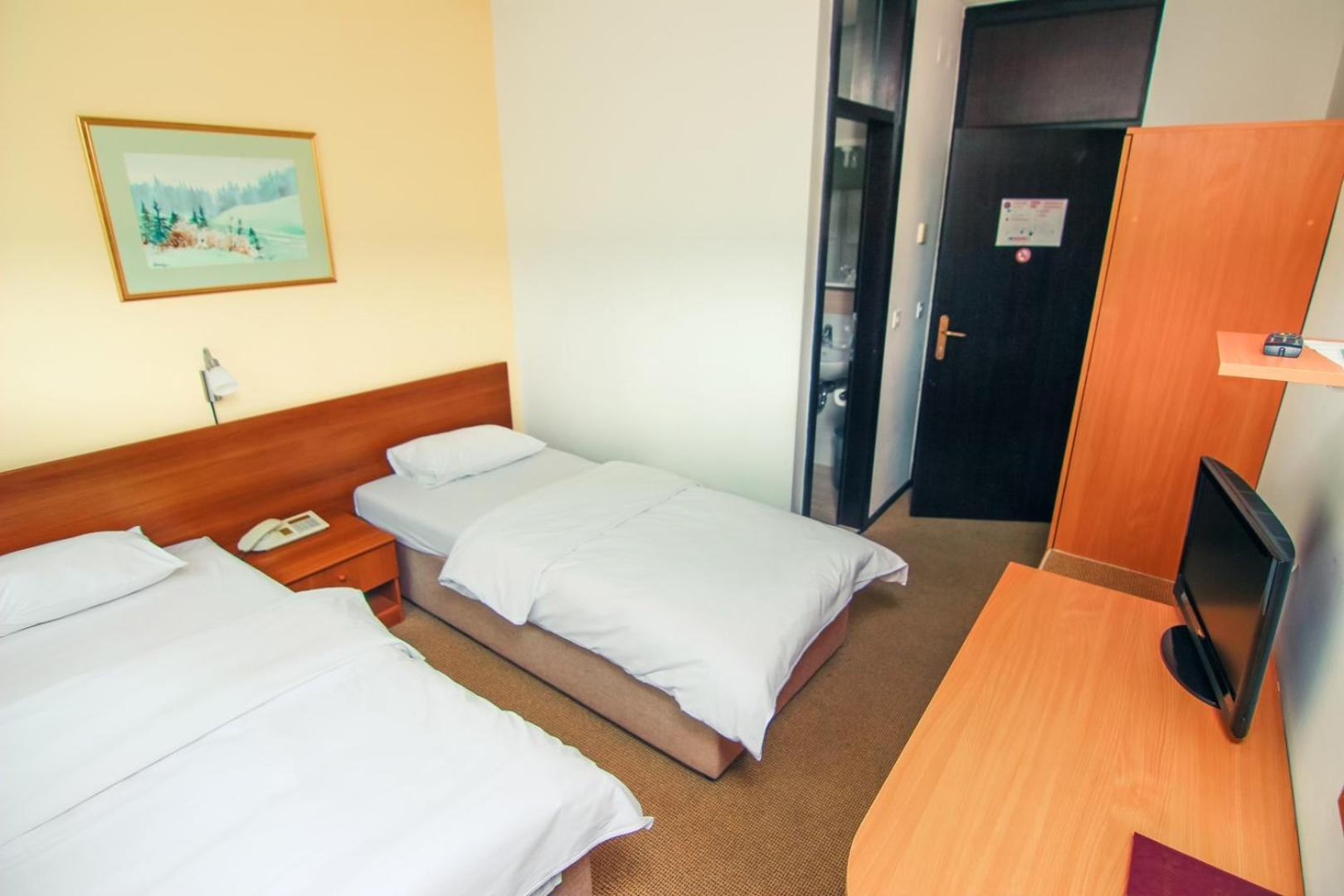 Economy Twin Room - Photo 2