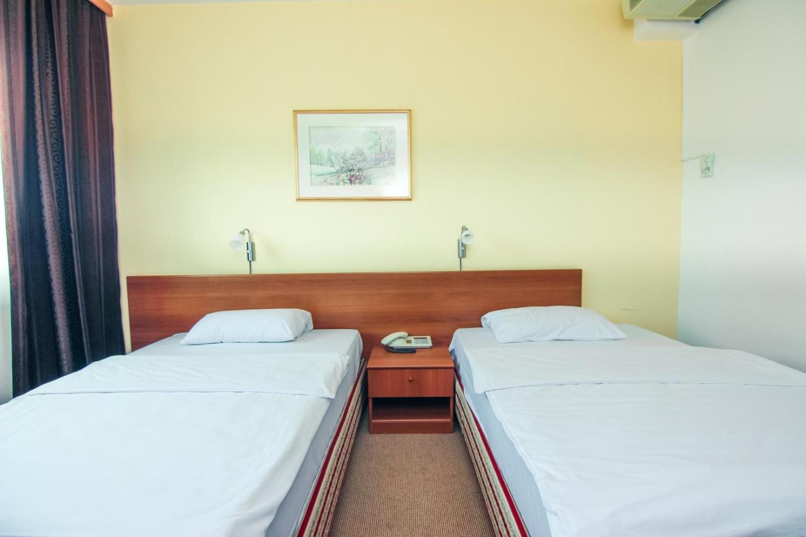 Economy Twin Room - Photo 3