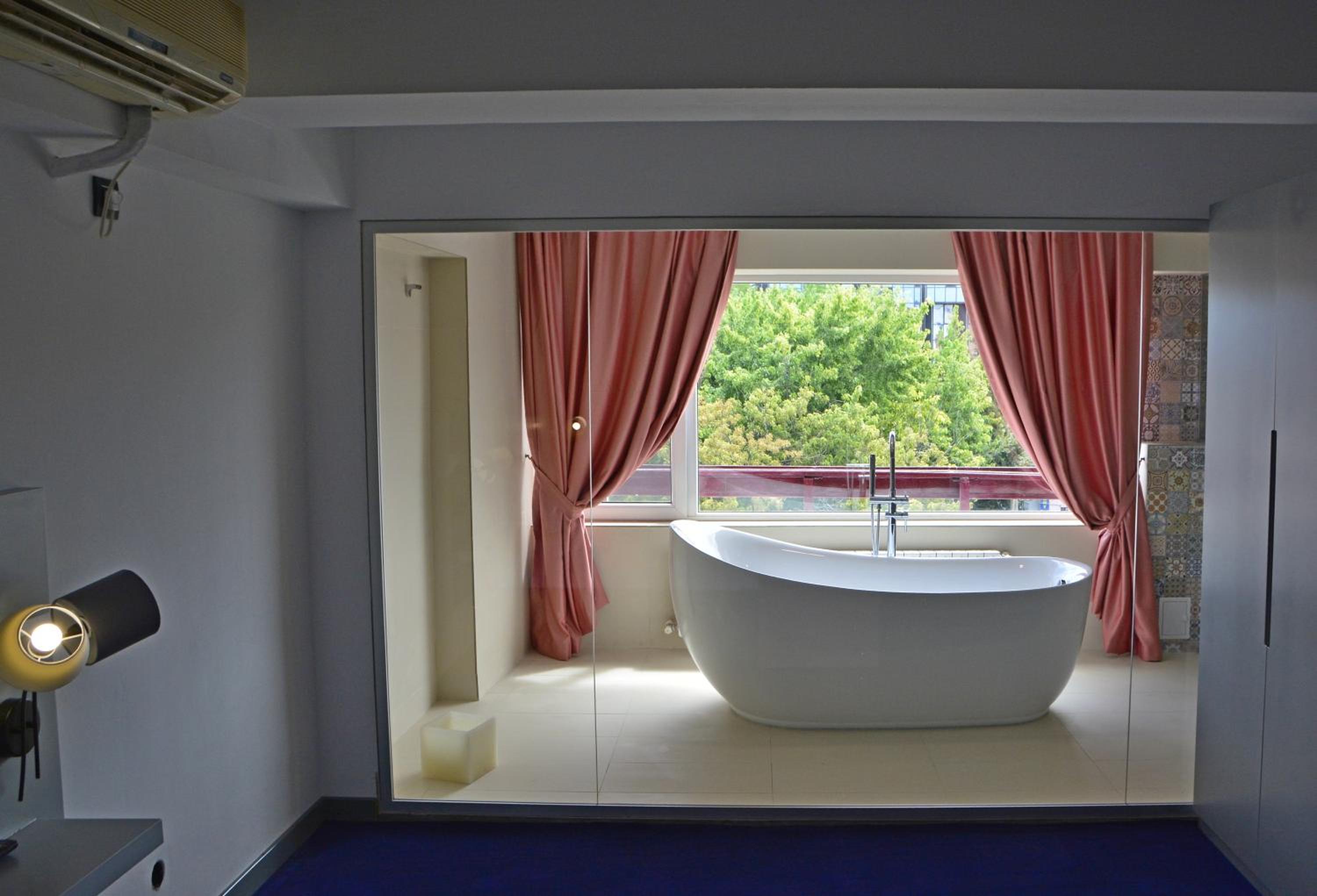 Deluxe Queen Room photo 3