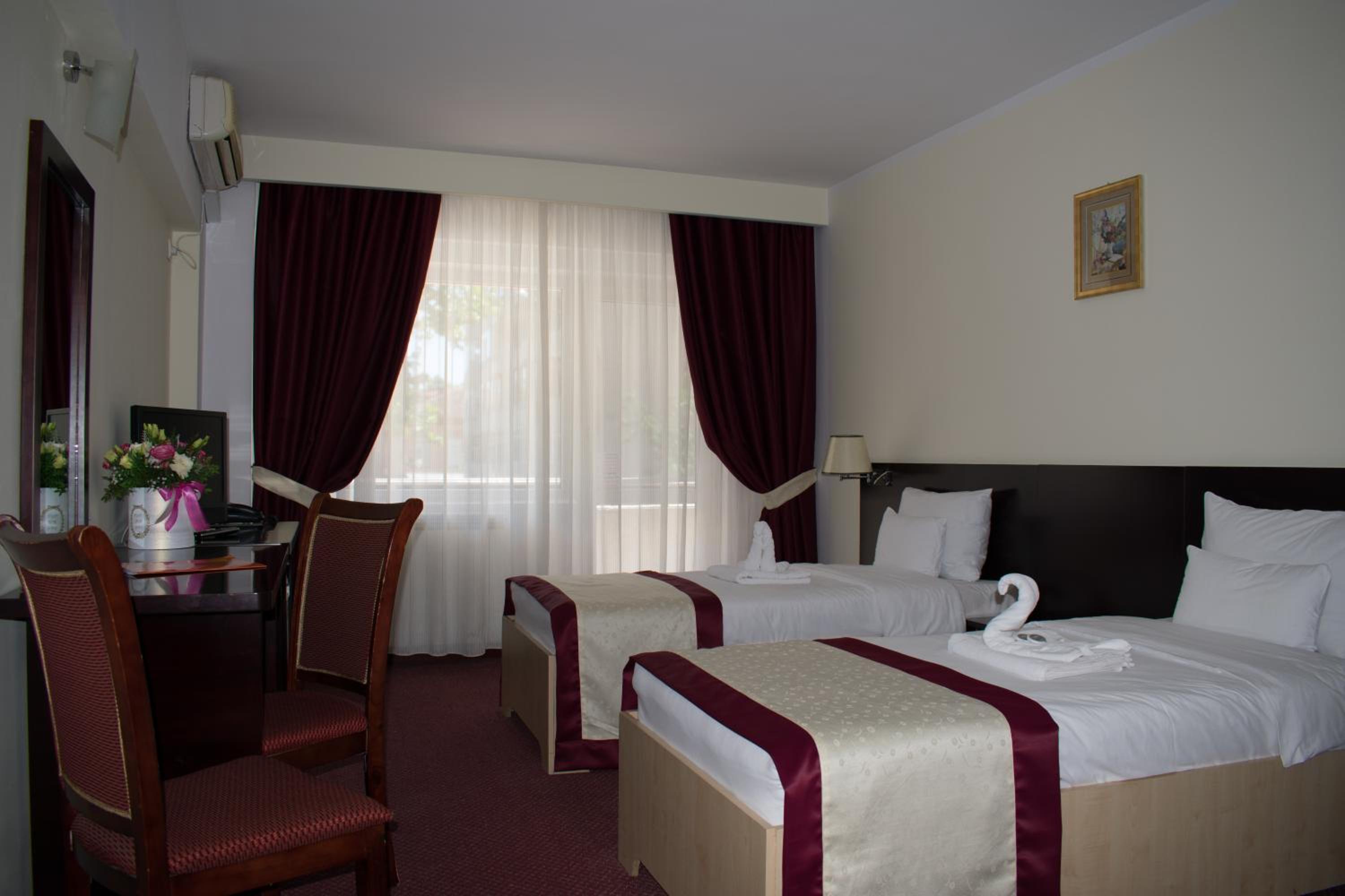 Twin Room - Photo 2