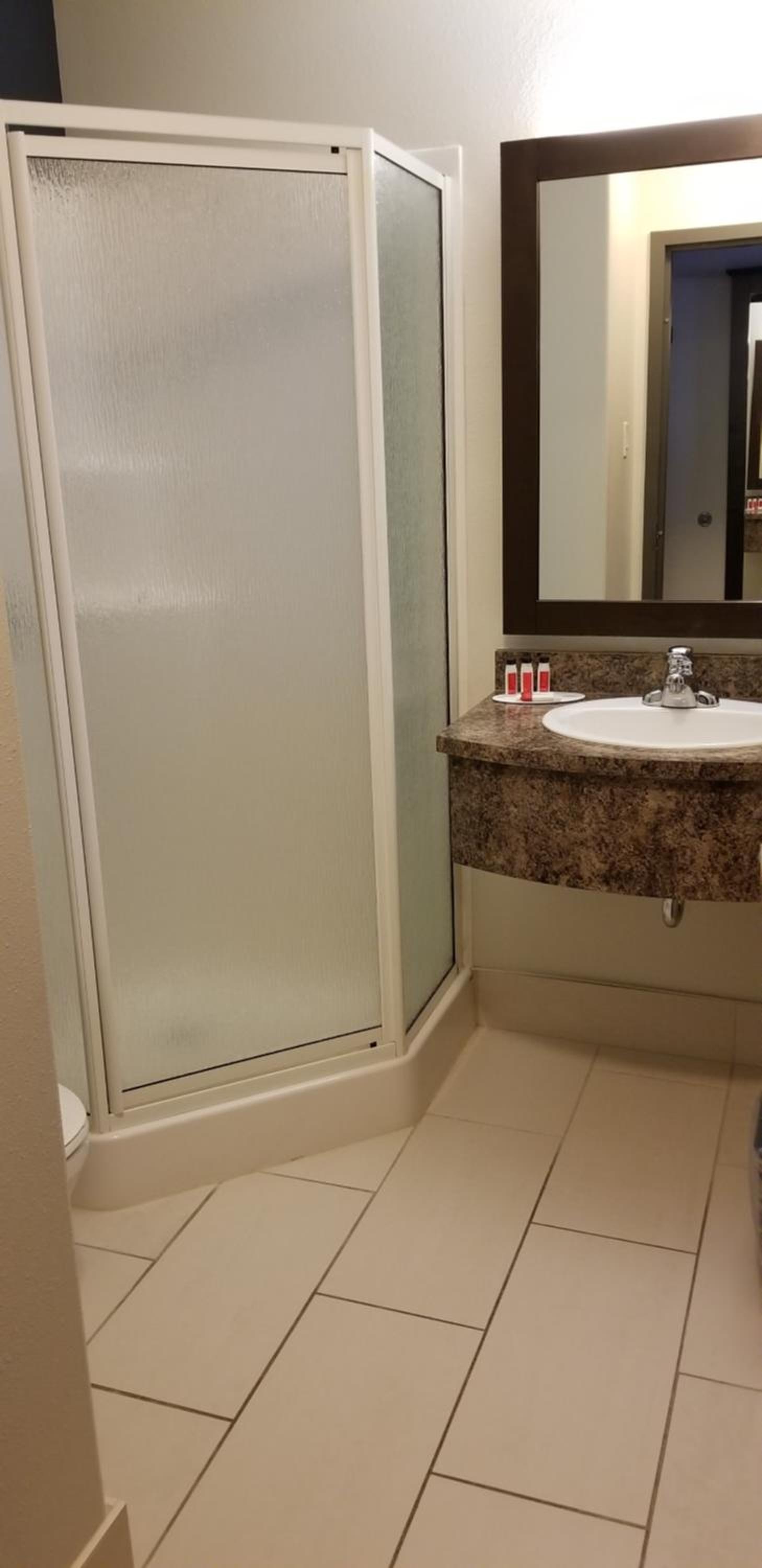 Deluxe King Room with Spa Bath- Non-Smoking - Photo 5