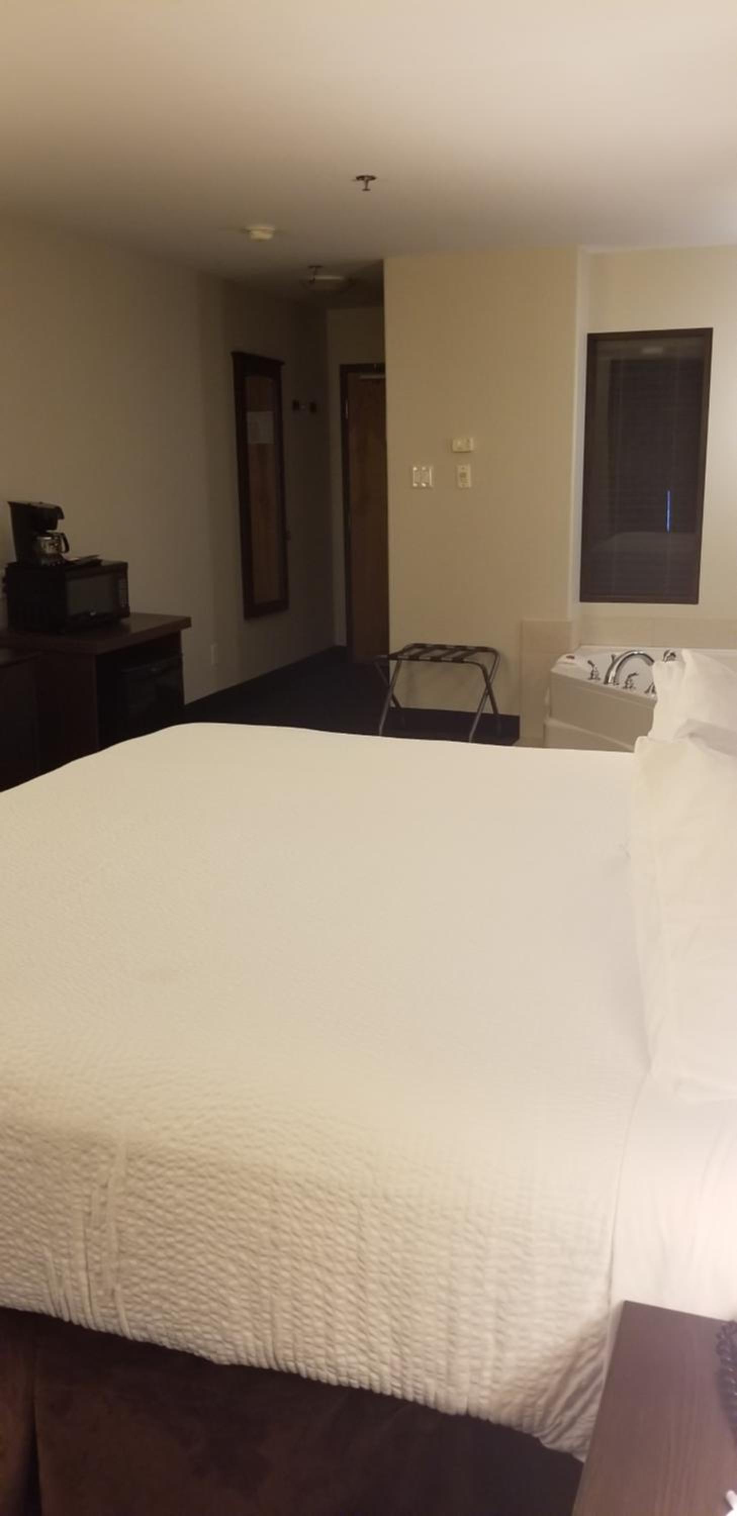 Deluxe King Room with Spa Bath- Non-Smoking - Photo 1