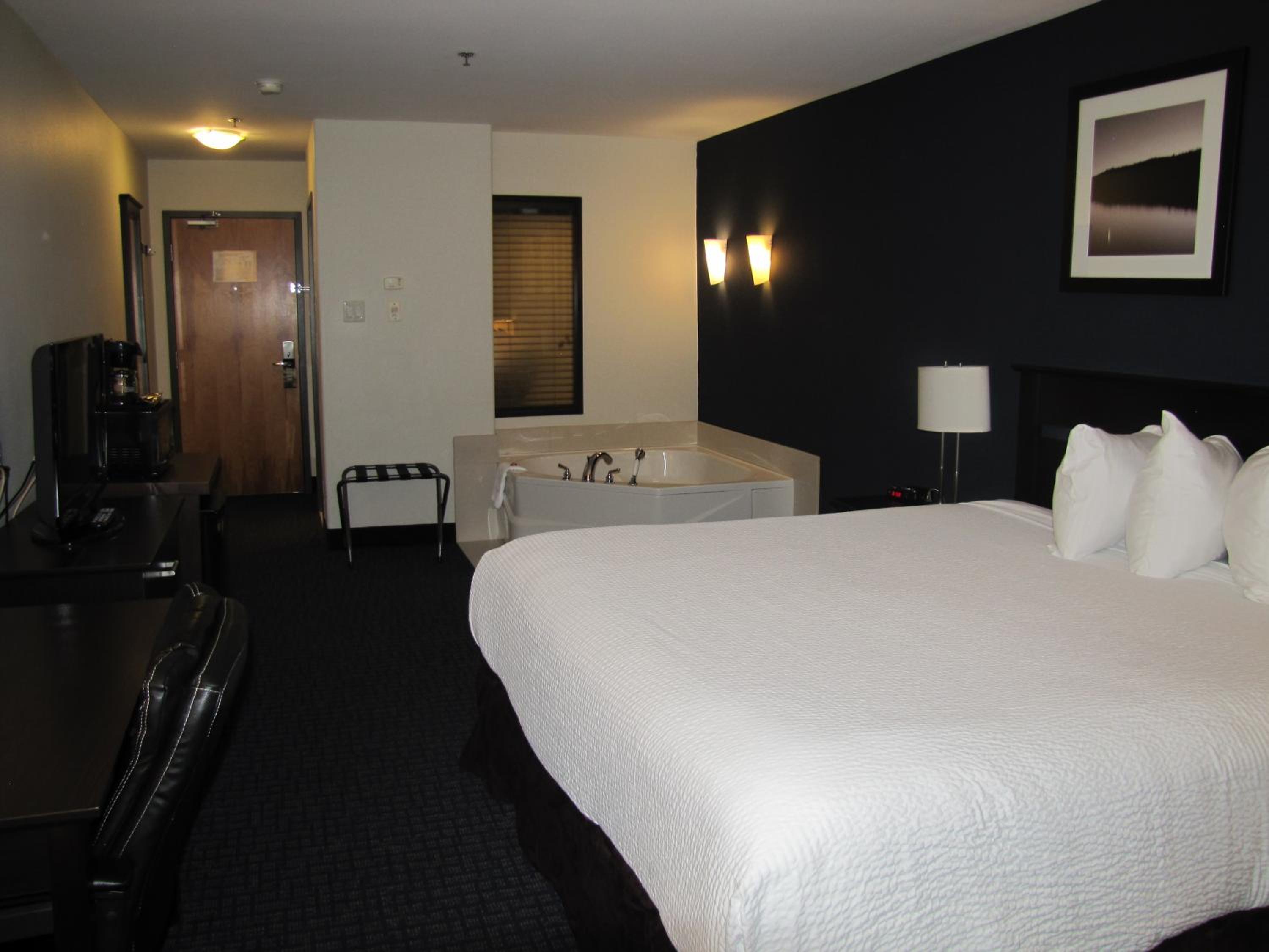 Deluxe King Room with Spa Bath- Non-Smoking - Photo 4