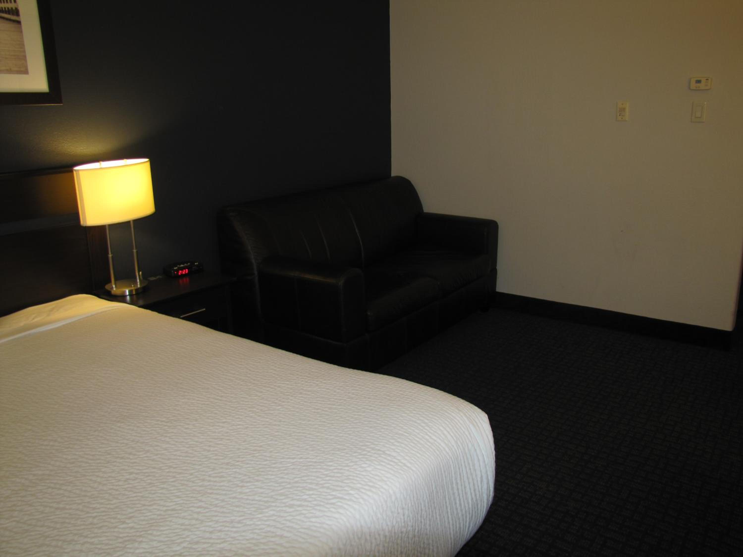 King Room with Sofa Bed - Non-Smoking - Photo 3