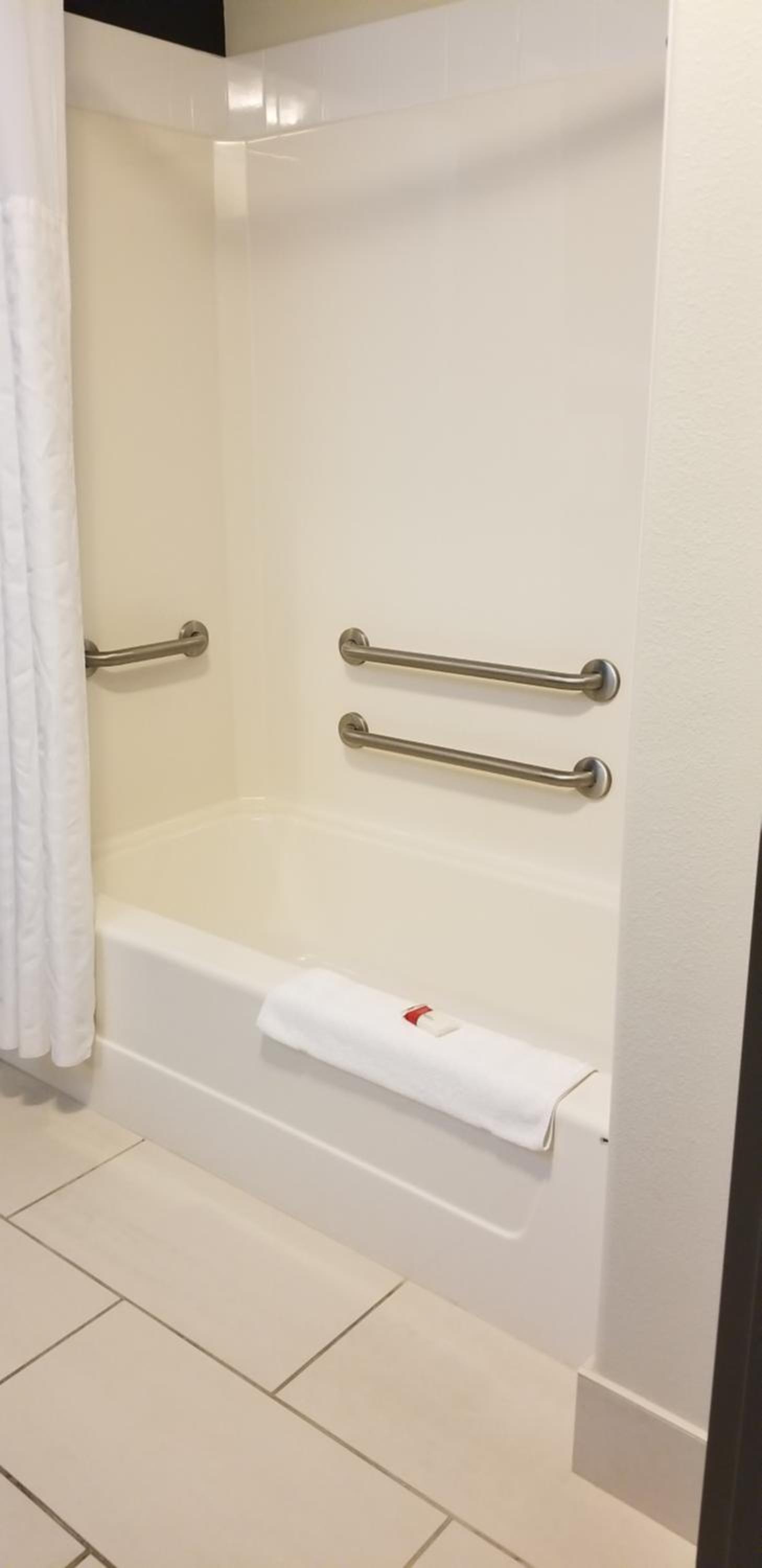 Queen Room - Disability Access - Non-Smoking - Photo 4