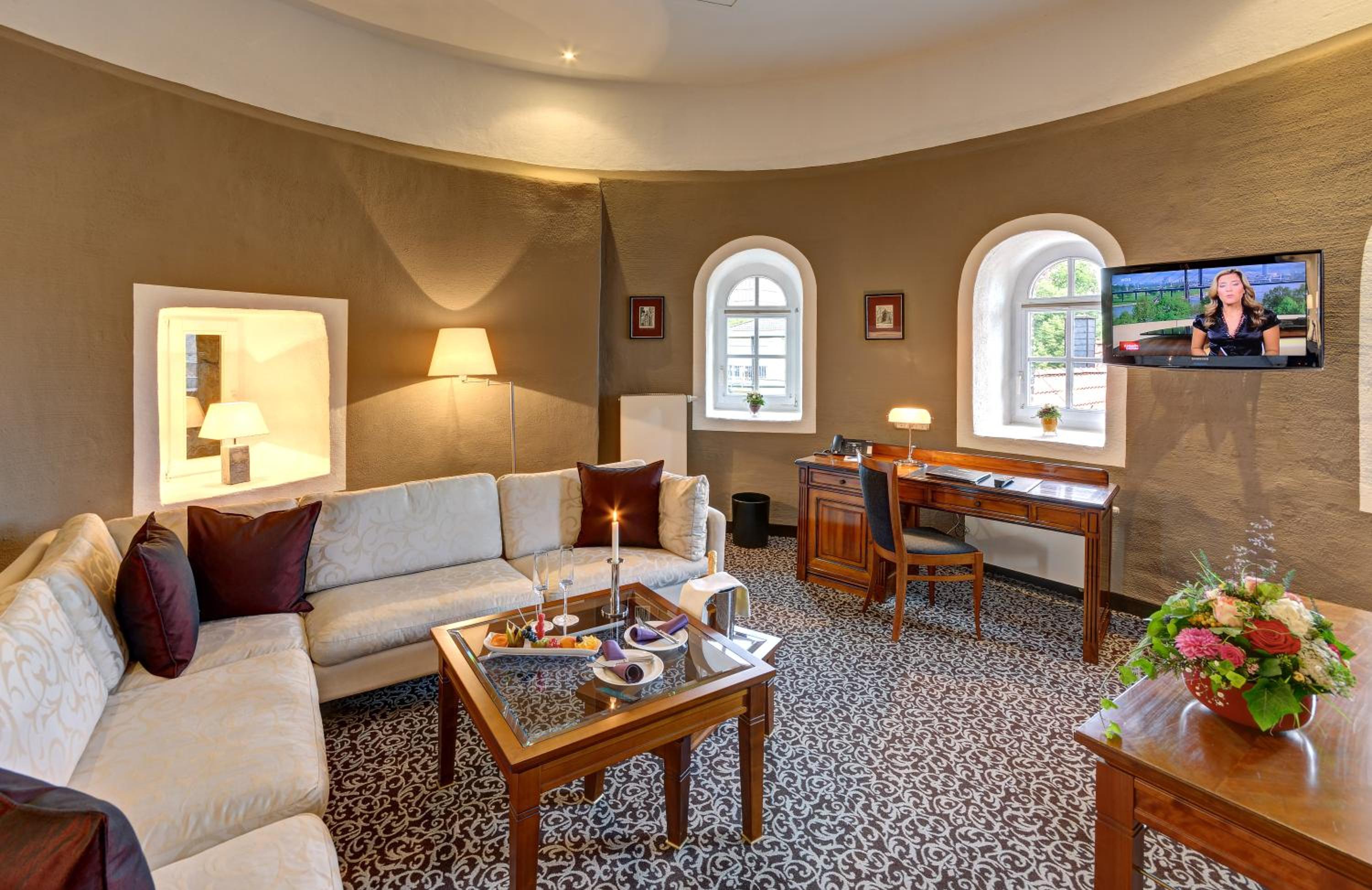 Suite with Queen Bed and City View - Photo 1