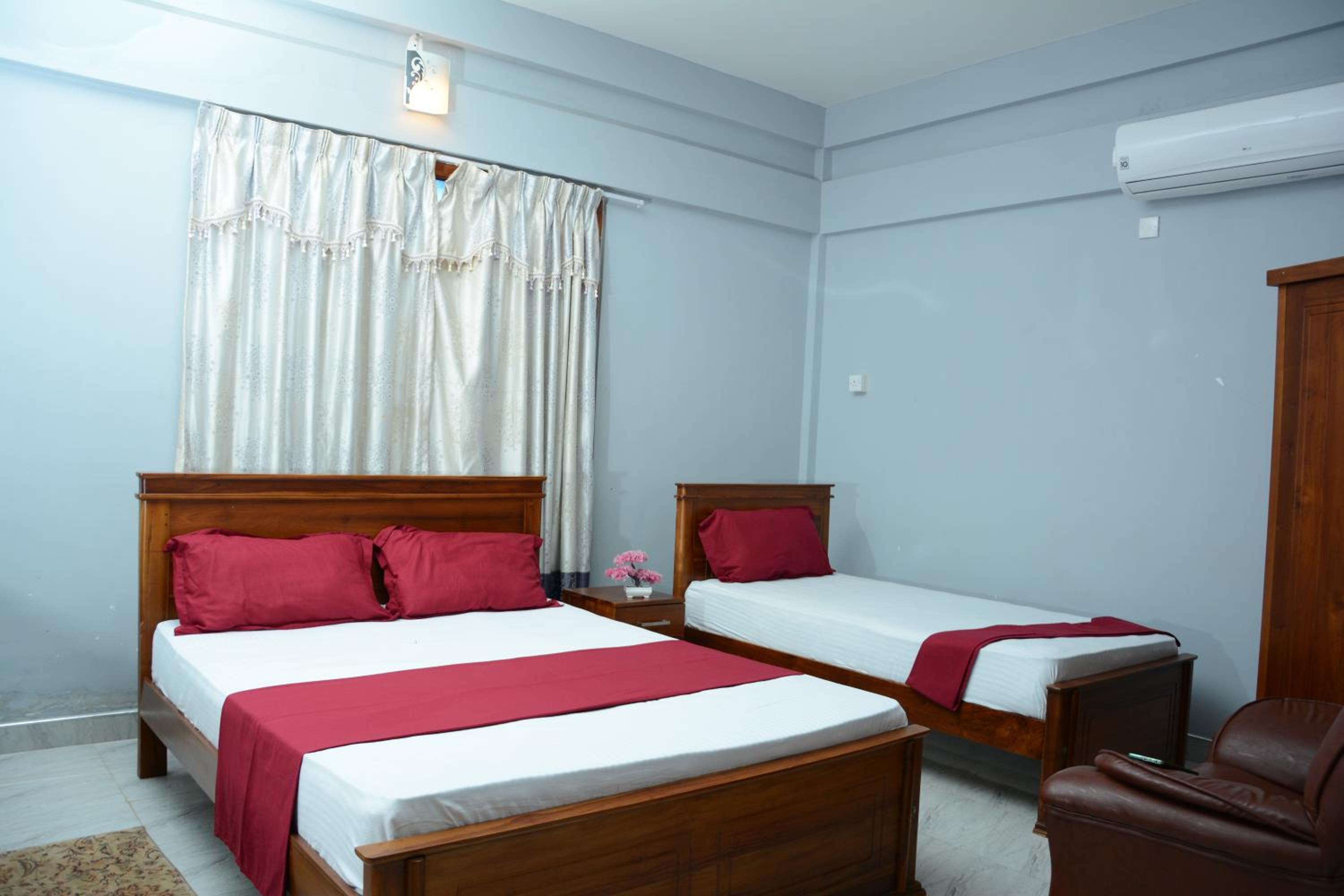 Basic Triple Room photo 1