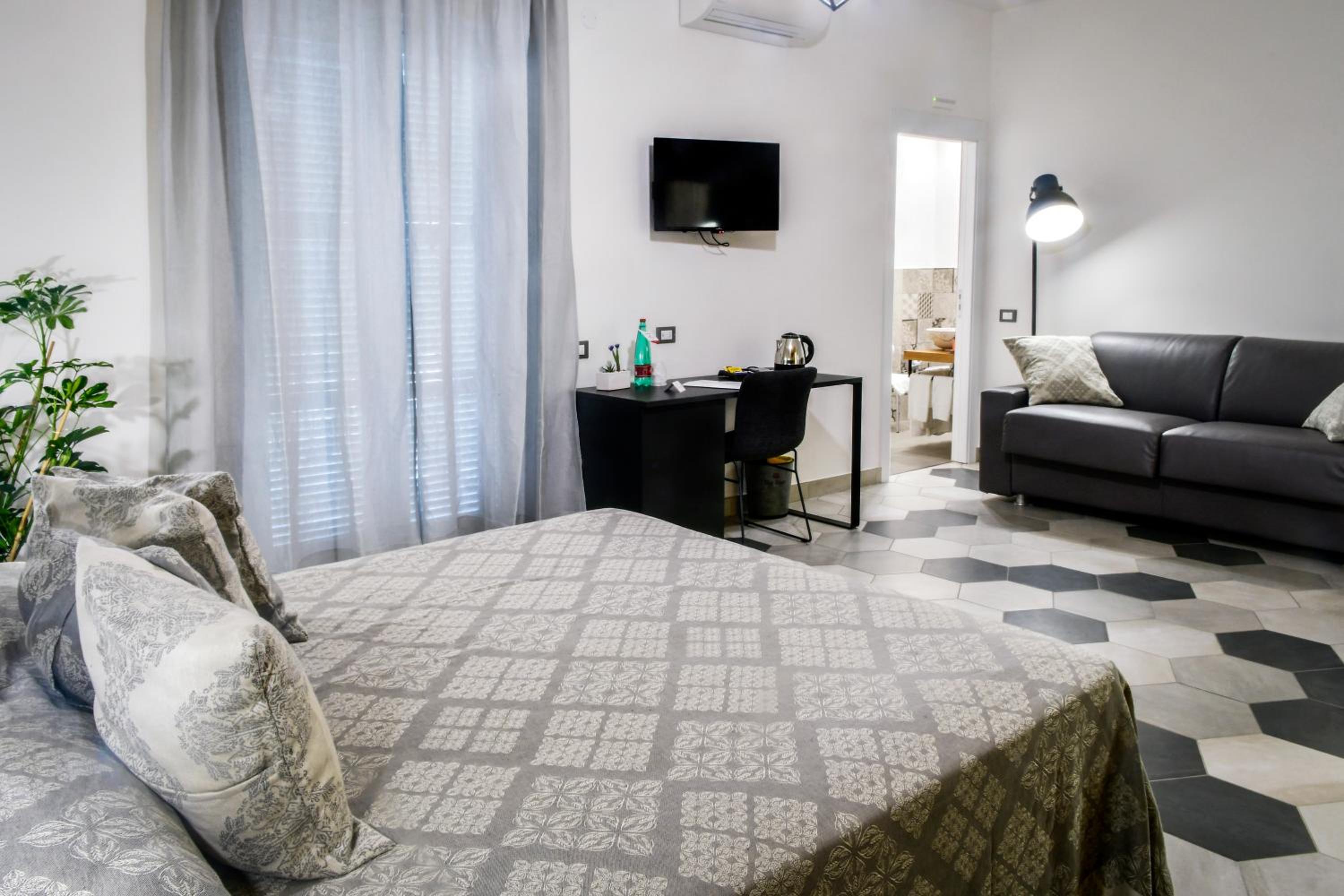 Deluxe Suite photo 2