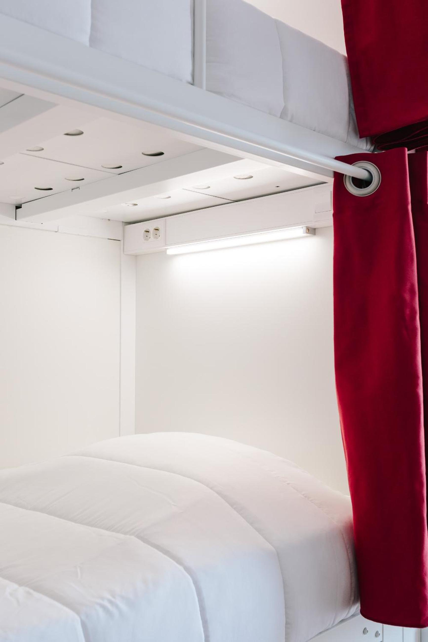 Bed in 8-Bed Mixed Dormitory Room photo 2