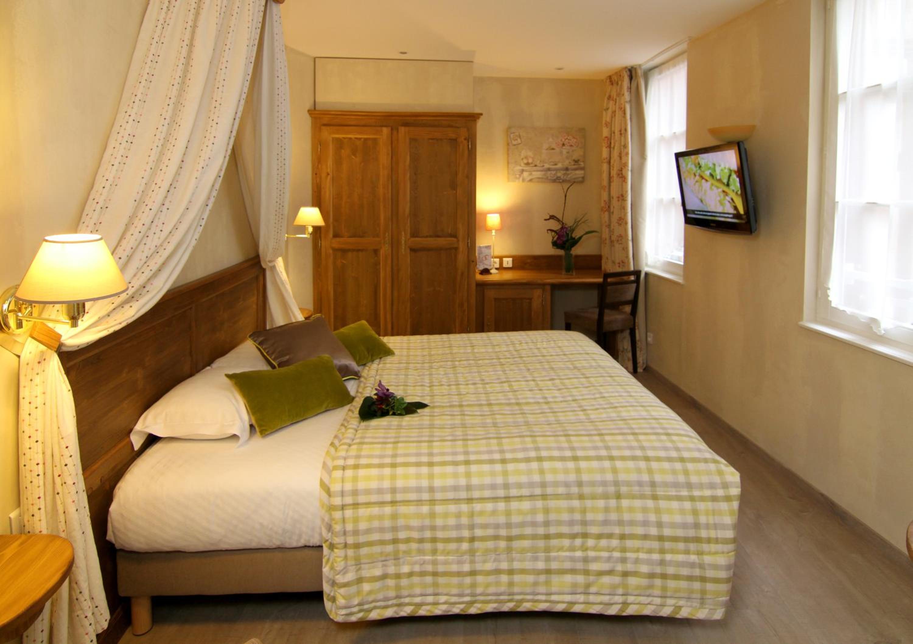 Charm Room with Shower or Balneo Bath - Photo 12