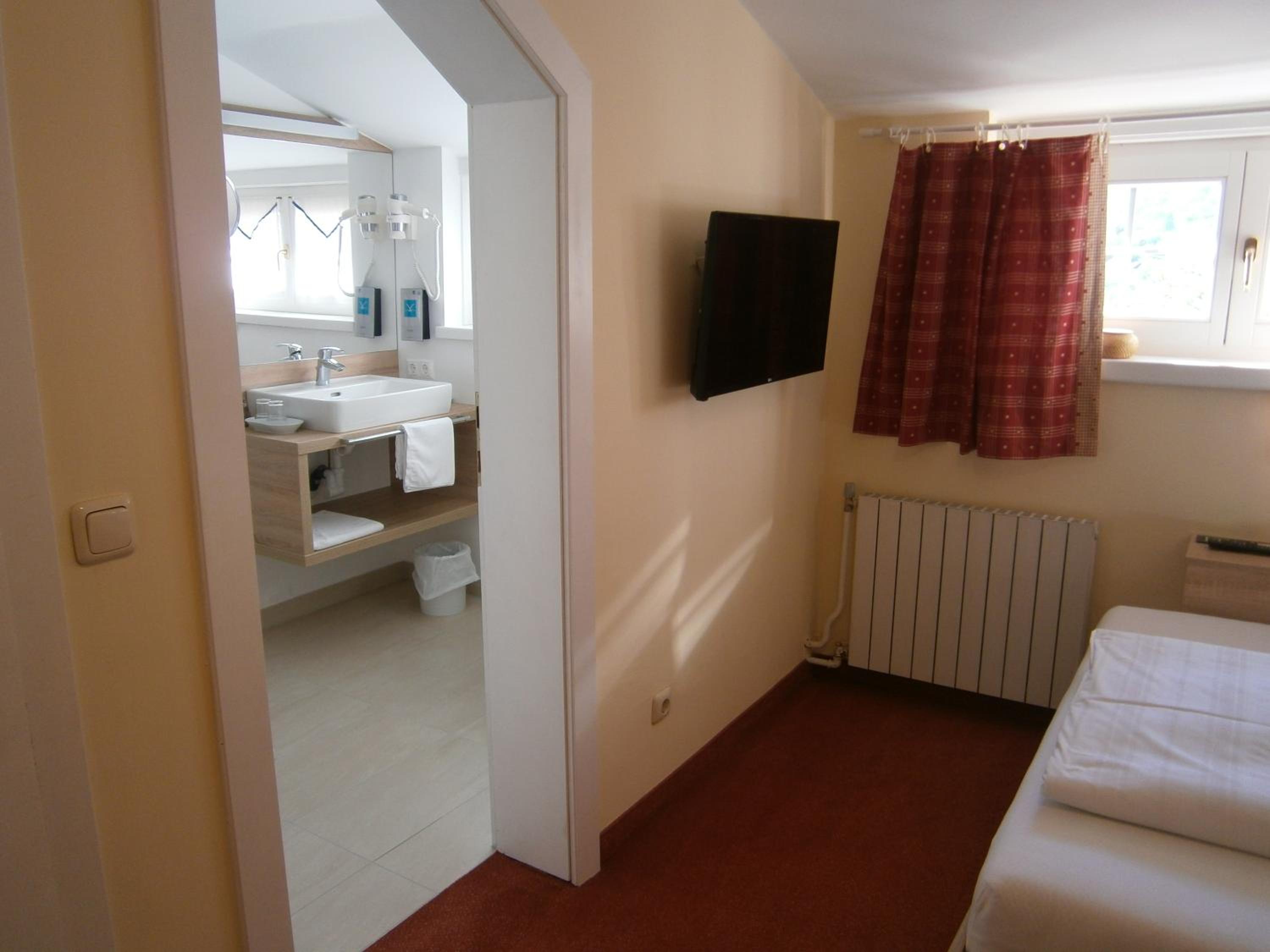 Small Single Room photo 1