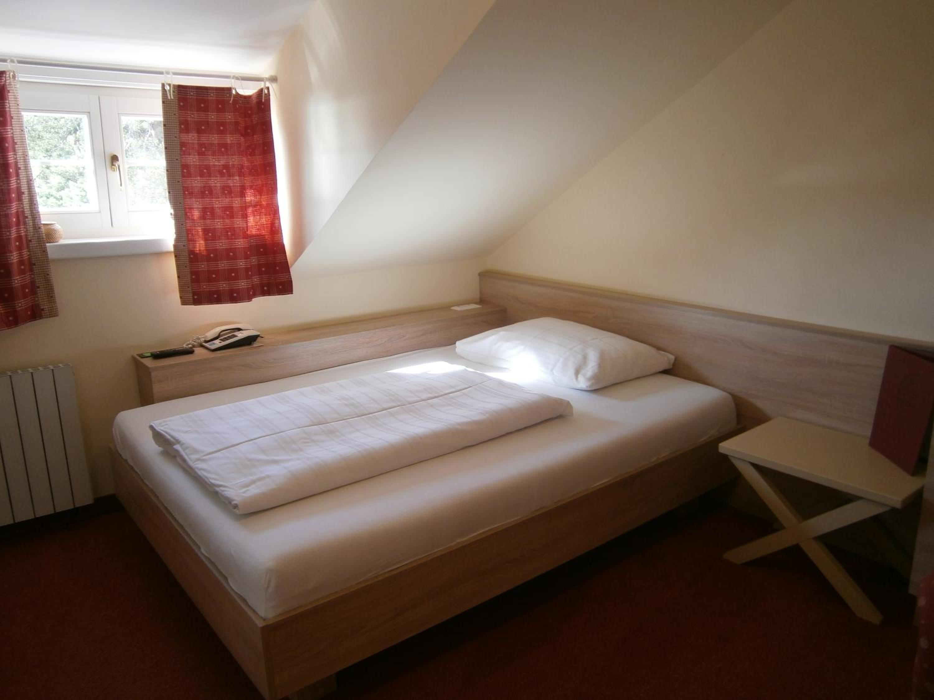 Small Single Room photo 3