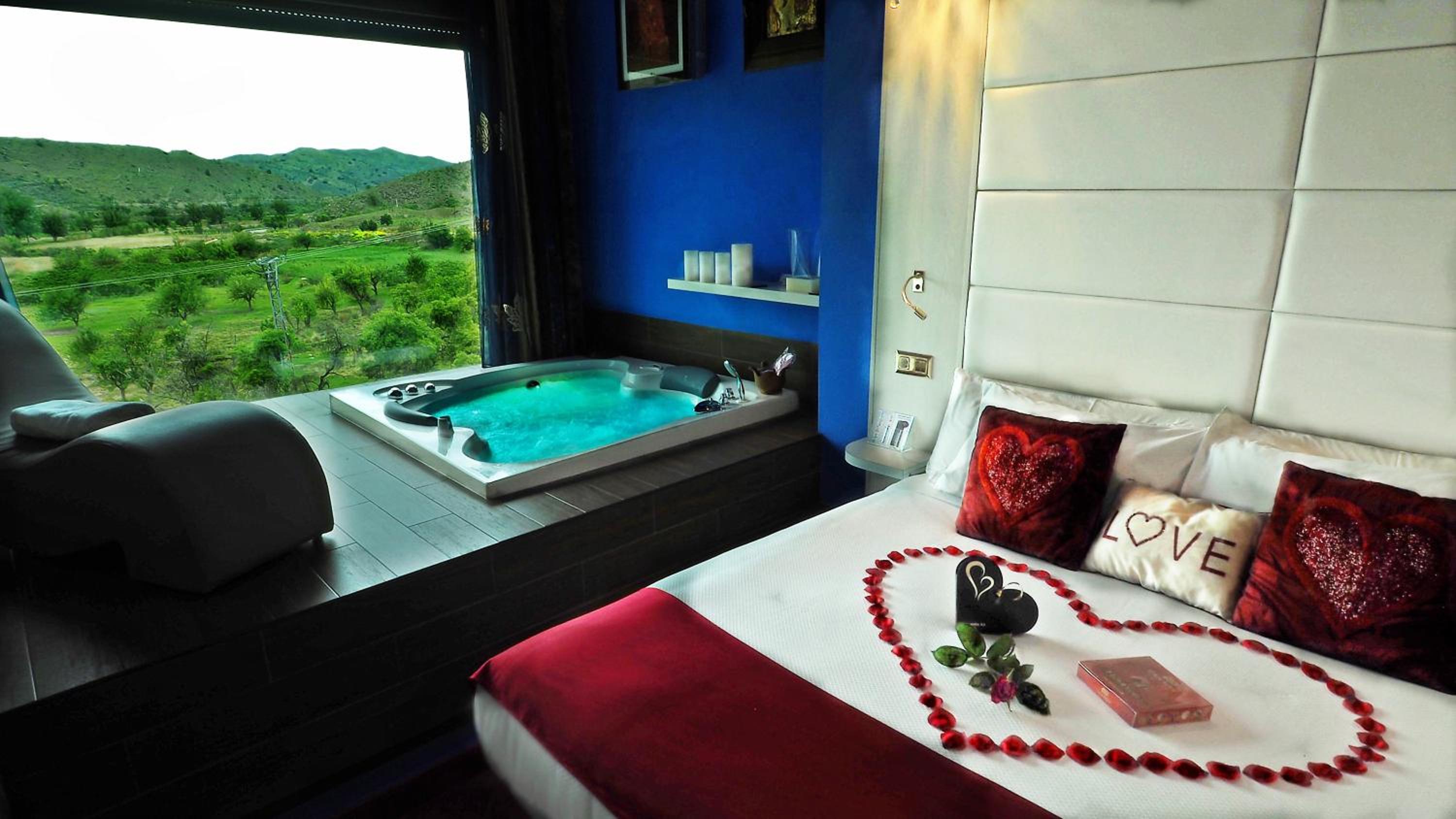 Two-Bedroom House (2-6 Adults) - Photo 70