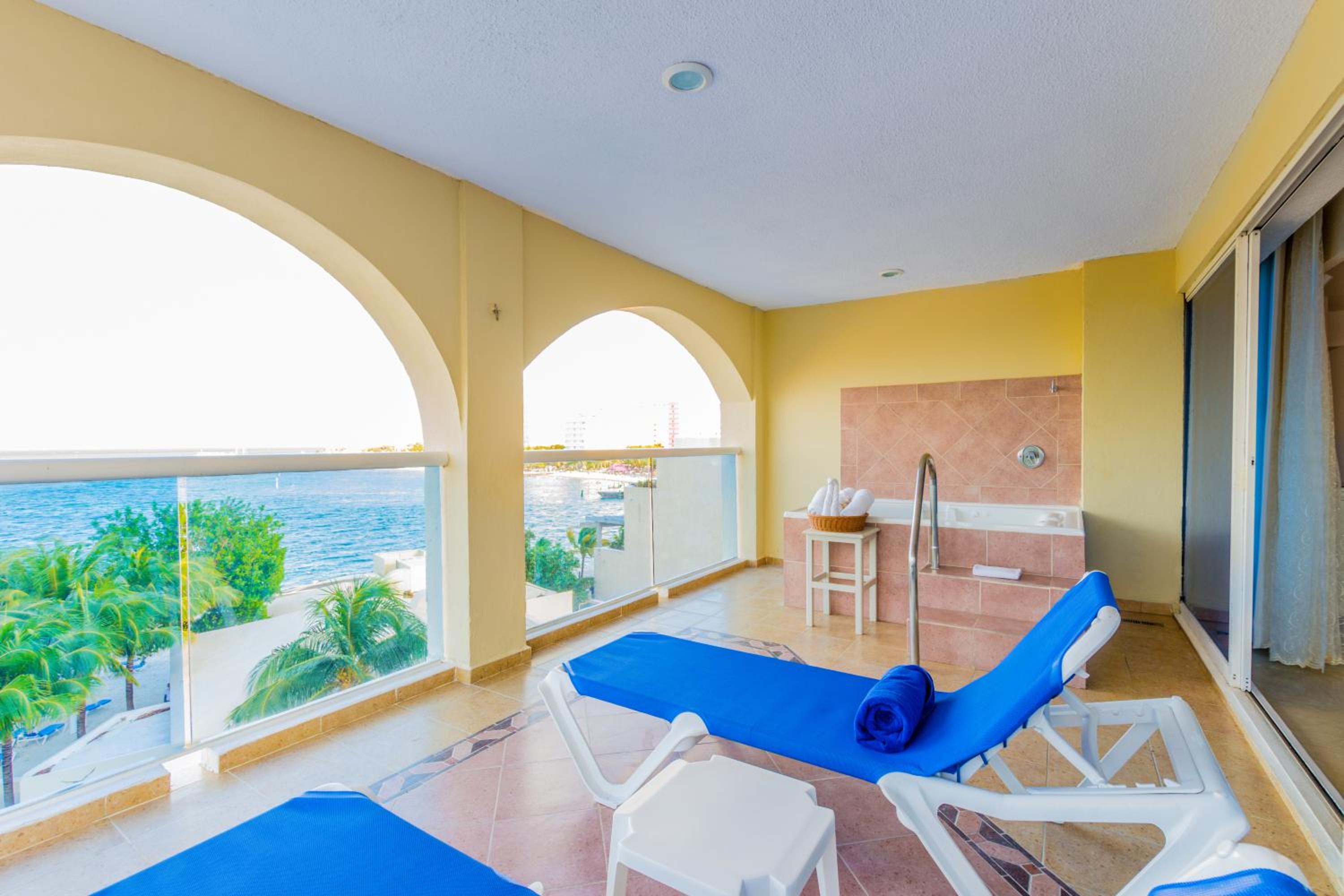 Junior Suite Front Ocean View