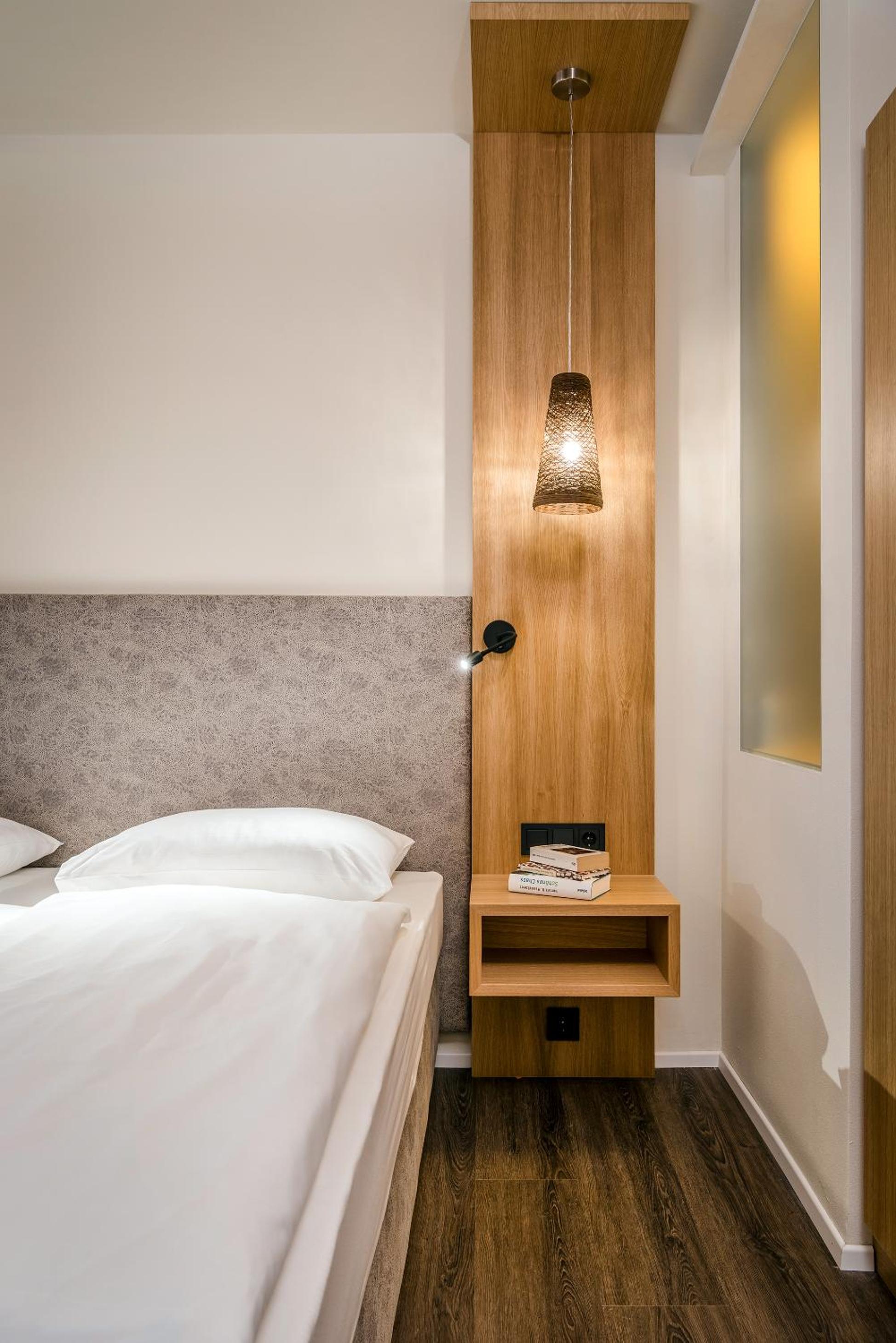Double Room with Balcony - Photo 4