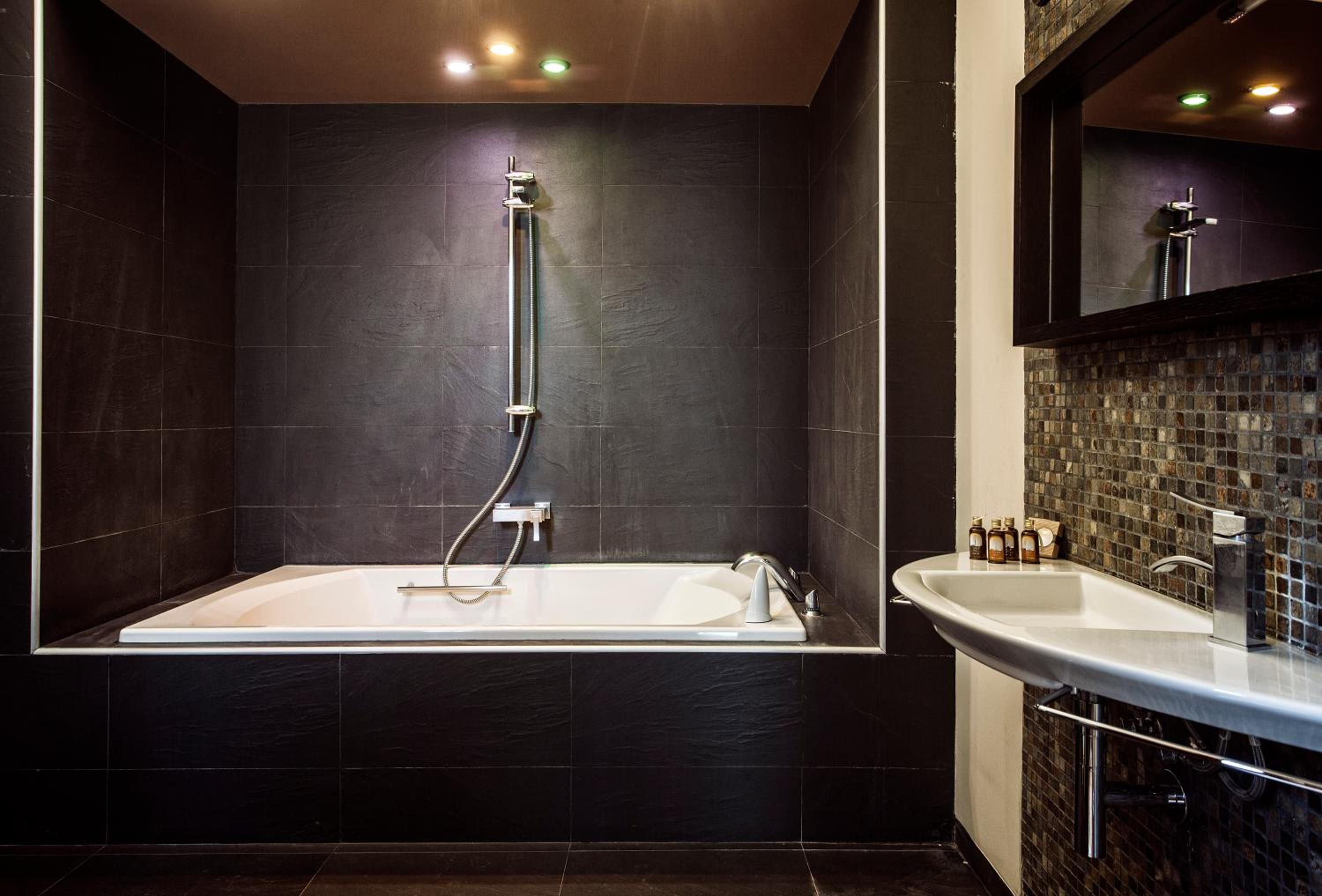 Superior Double Room with Hot Tub photo 2
