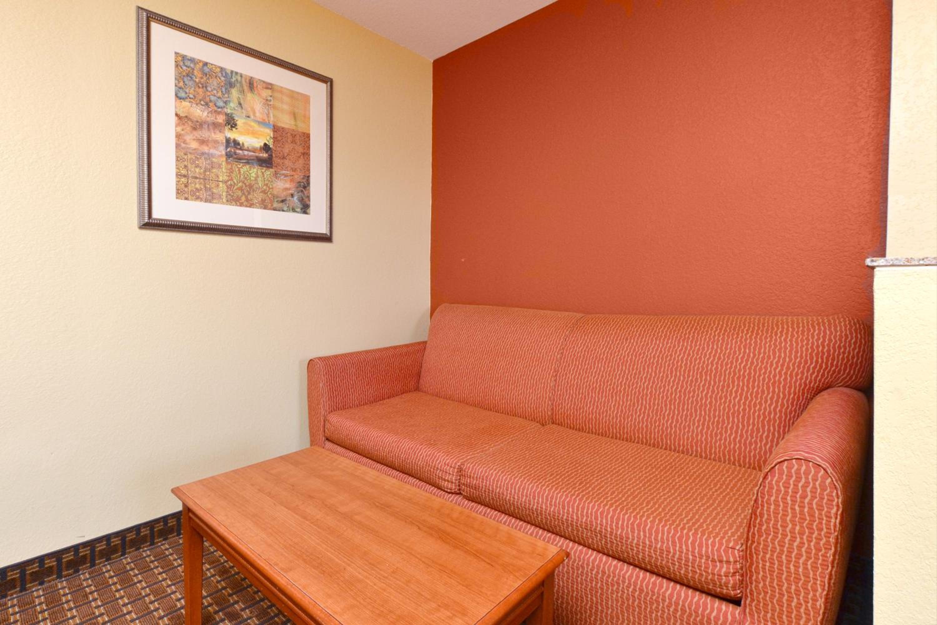 King Suite - Non-Smoking photo 2