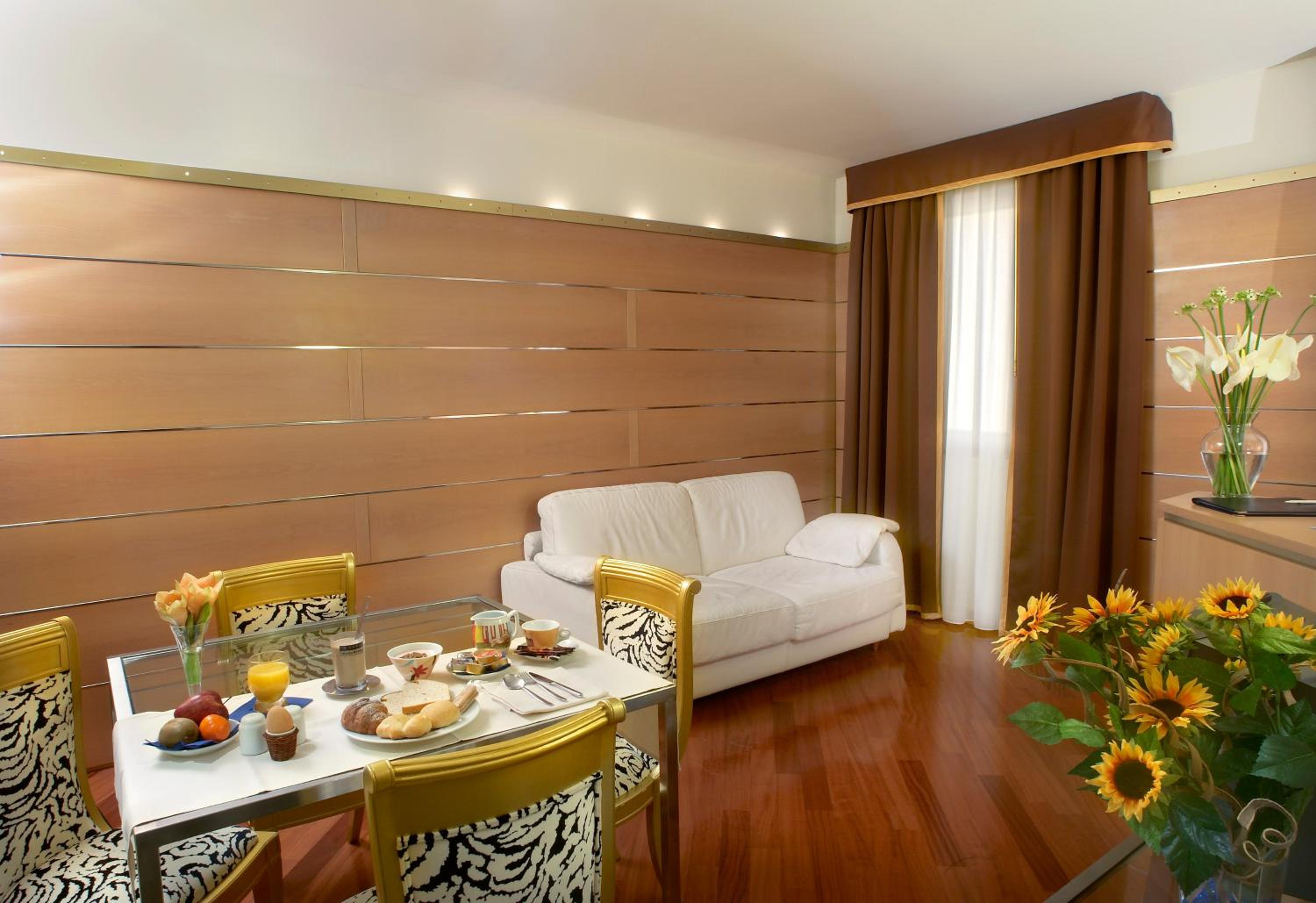 One-Bedroom Suite - Photo 7